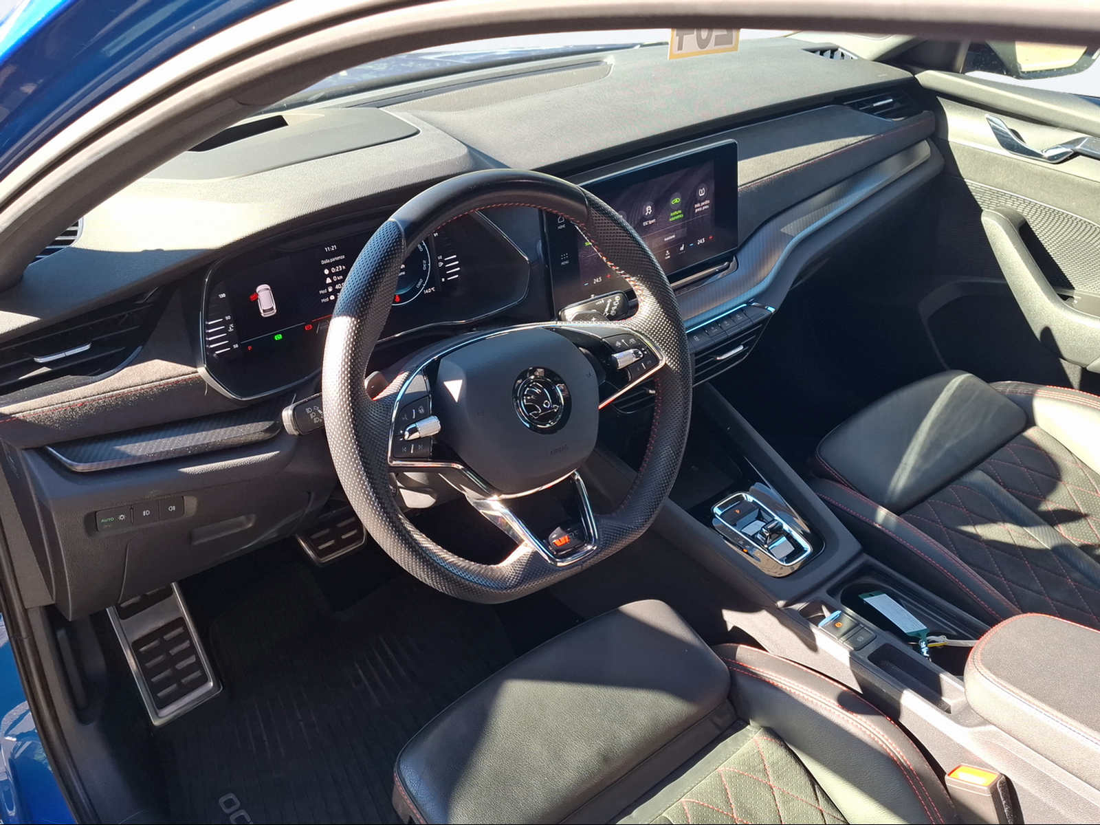 SKODA Octavia Combi 2.0 TSI DSG RS-image-10