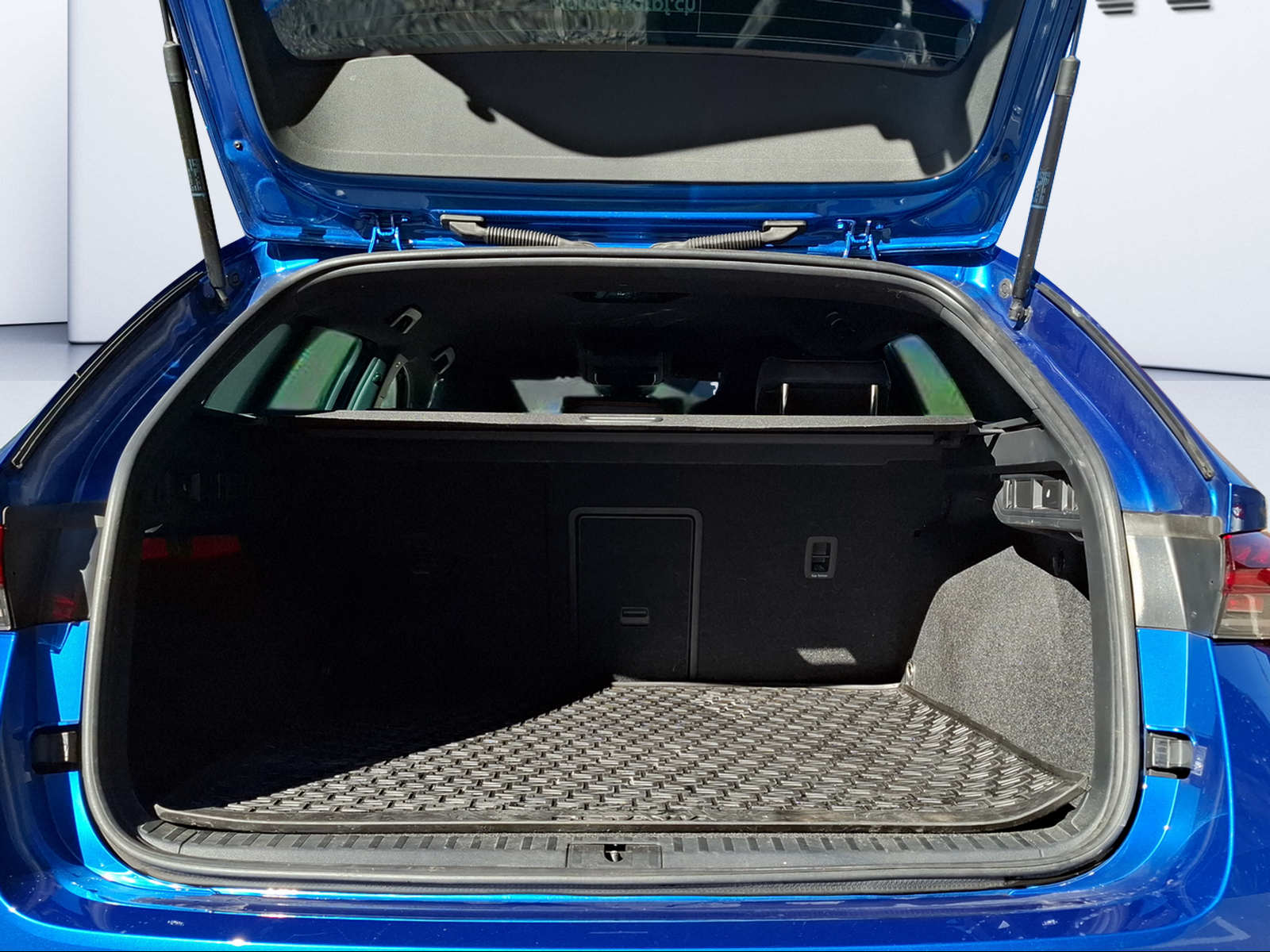 SKODA Octavia Combi 2.0 TSI DSG RS-image-8