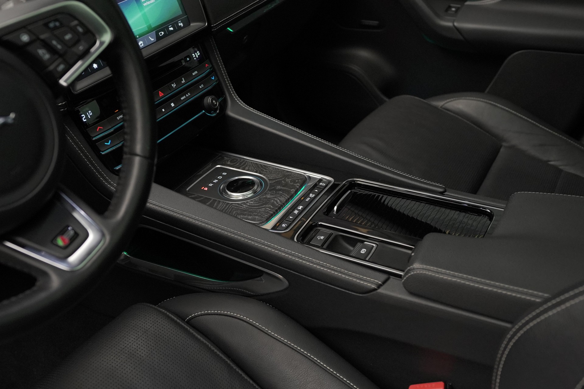 JAGUAR F-Pace 3.0 TD S AWD Automatik-image-19