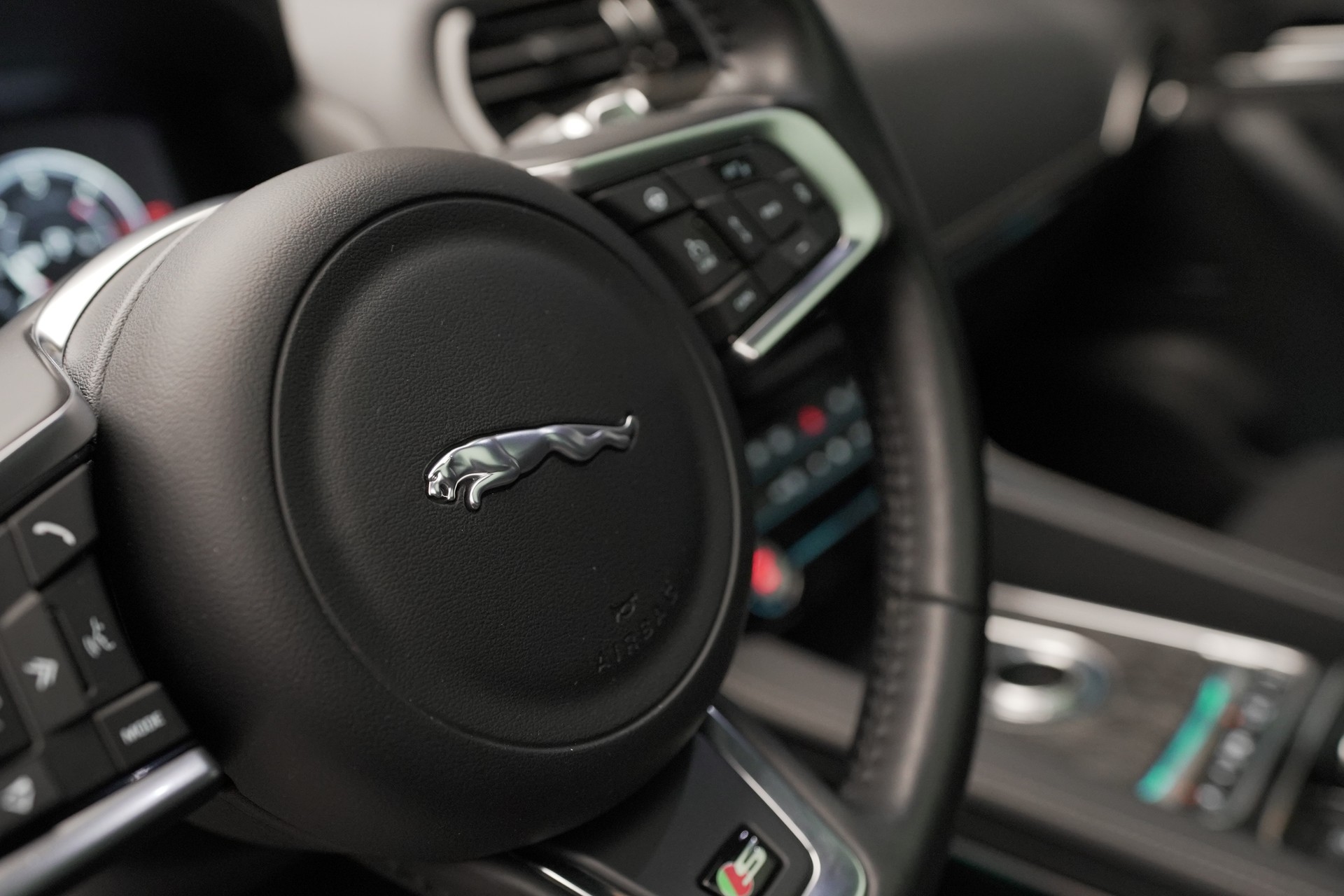 JAGUAR F-Pace 3.0 TD S AWD Automatik-image-22