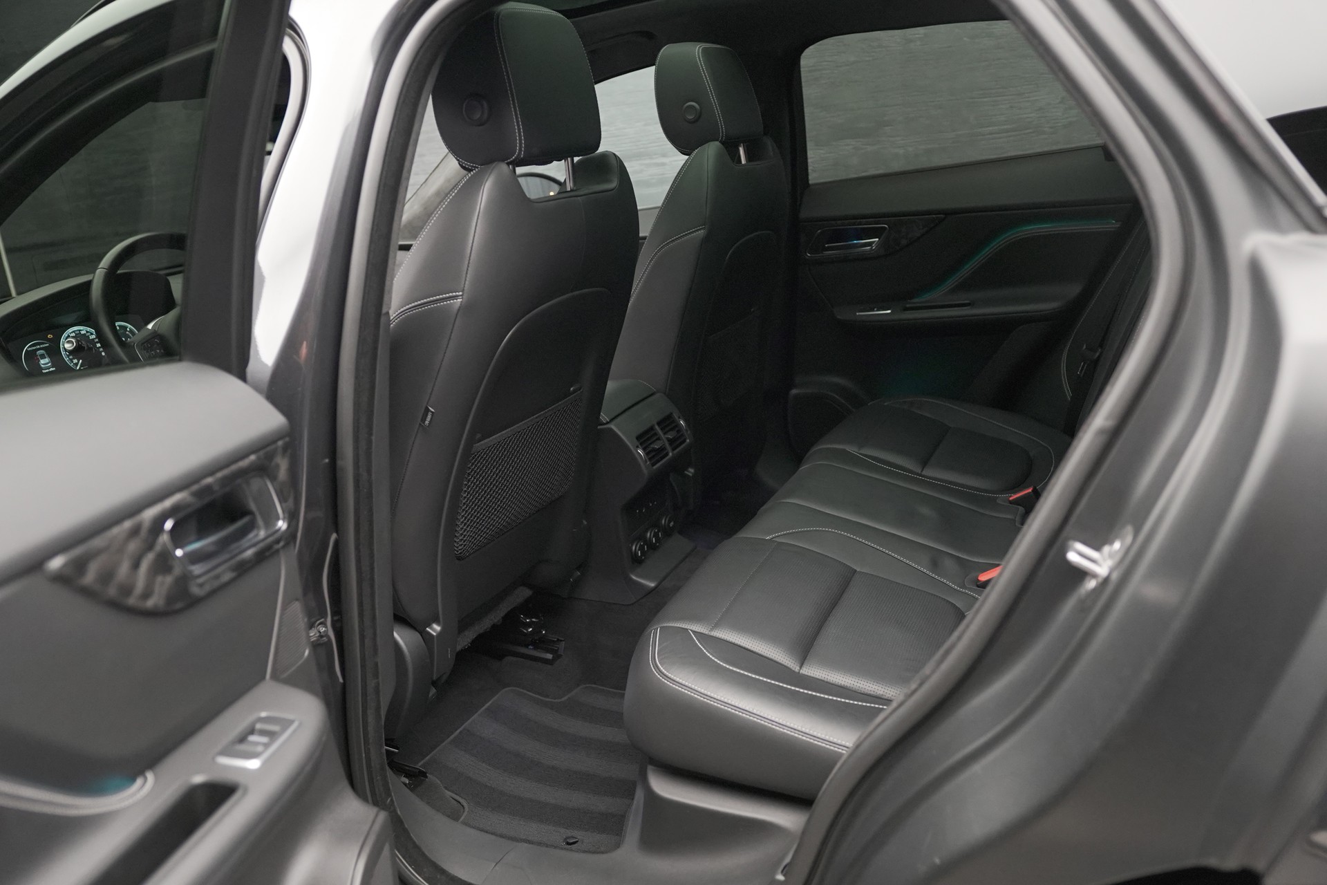 JAGUAR F-Pace 3.0 TD S AWD Automatik-image-14