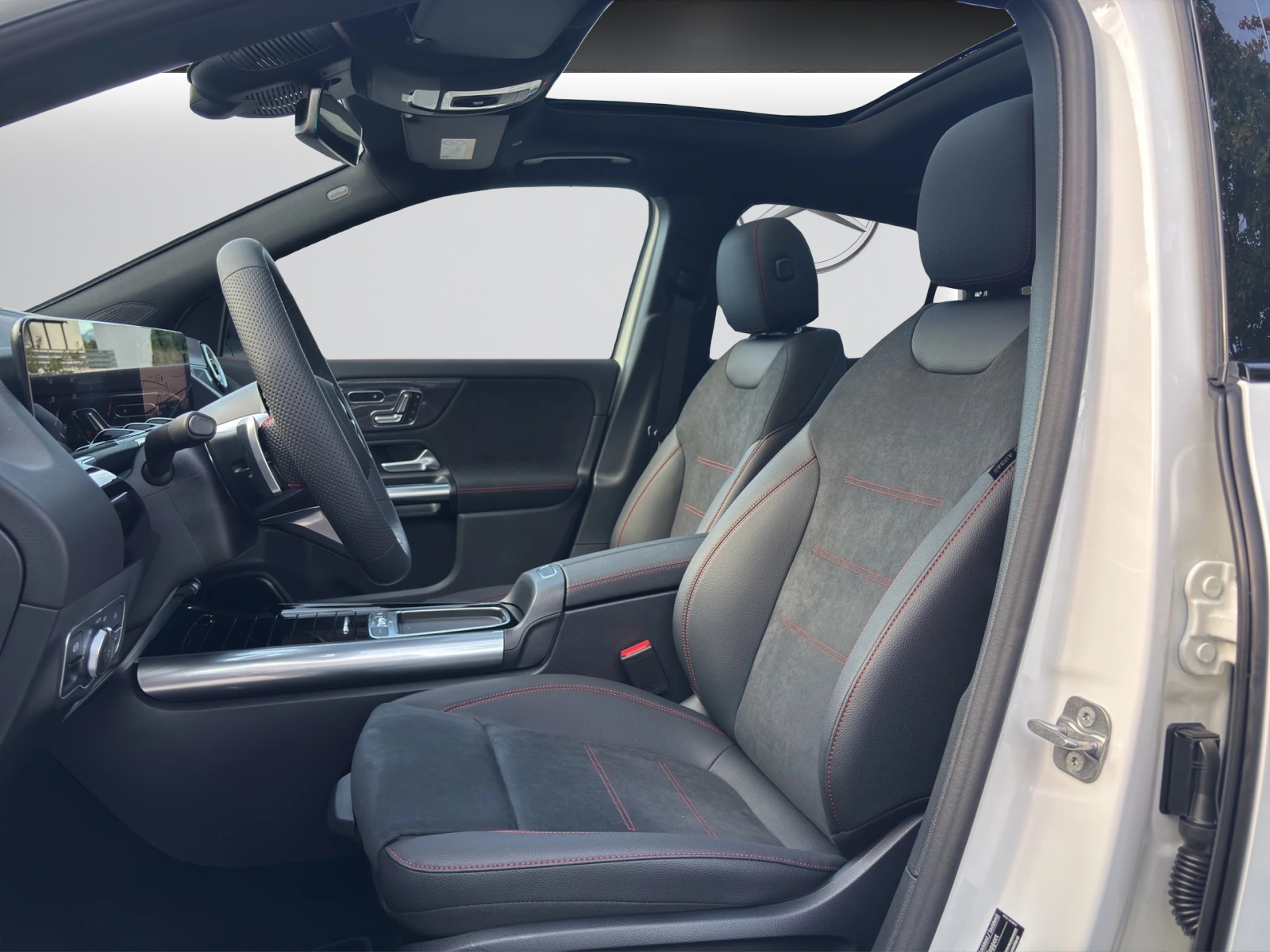 MERCEDES-BENZ GLA 220d 4Matic 8G-DCTSwiss Star-image-3