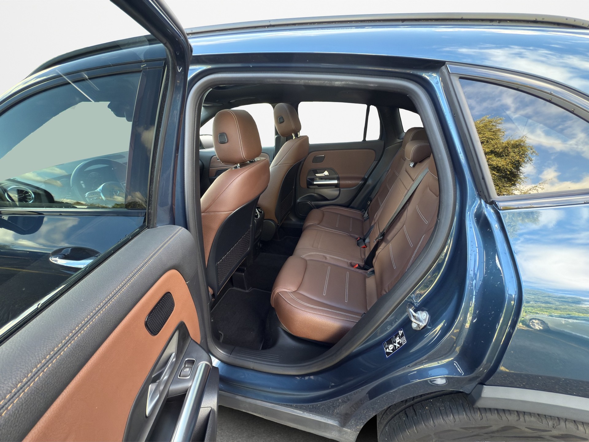 MERCEDES-BENZ GLA 250 4Matic AMG Line 8G-DCT-image-13