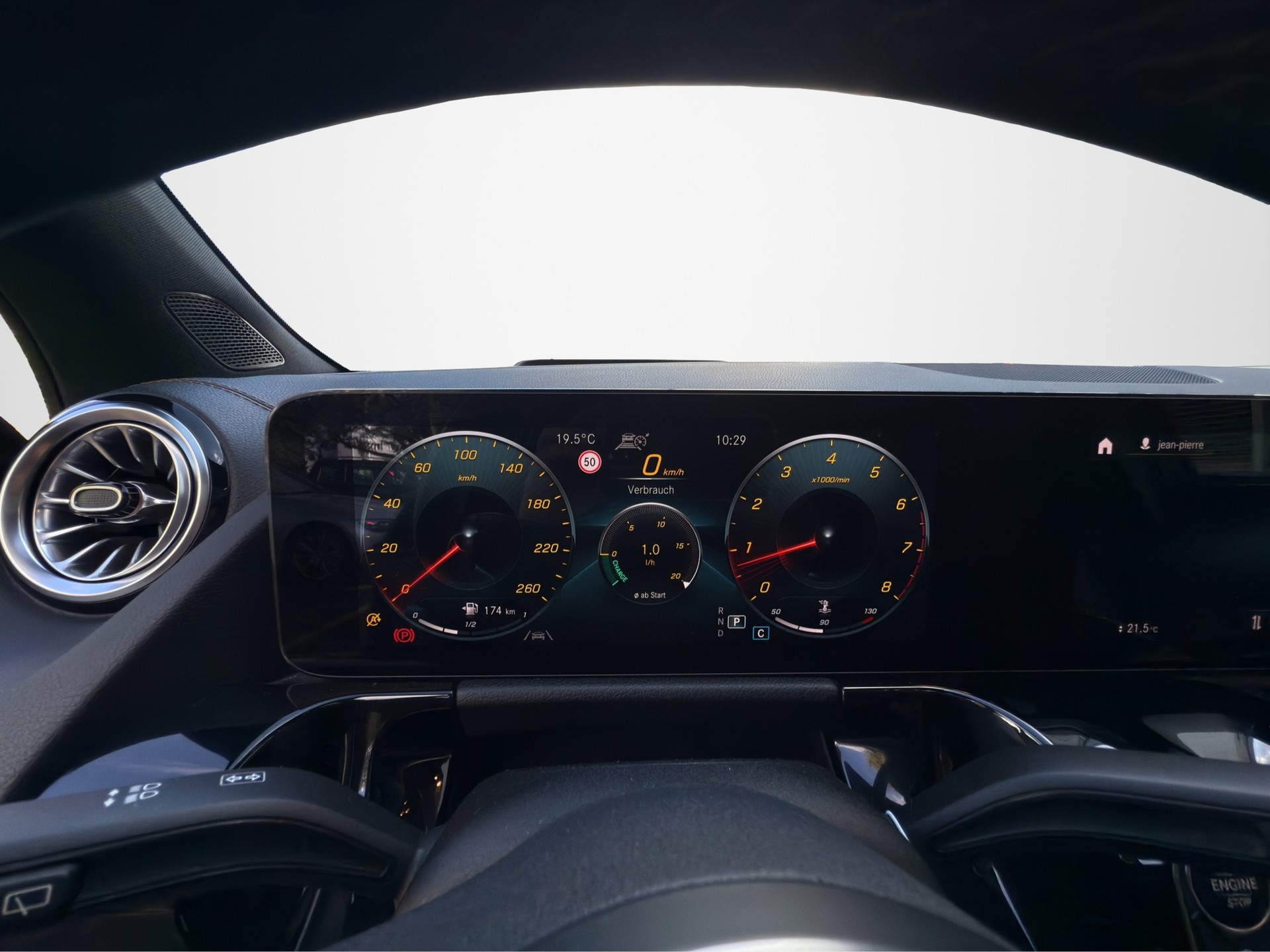 MERCEDES-BENZ GLA 250 4Matic AMG Line 8G-DCT-image-8