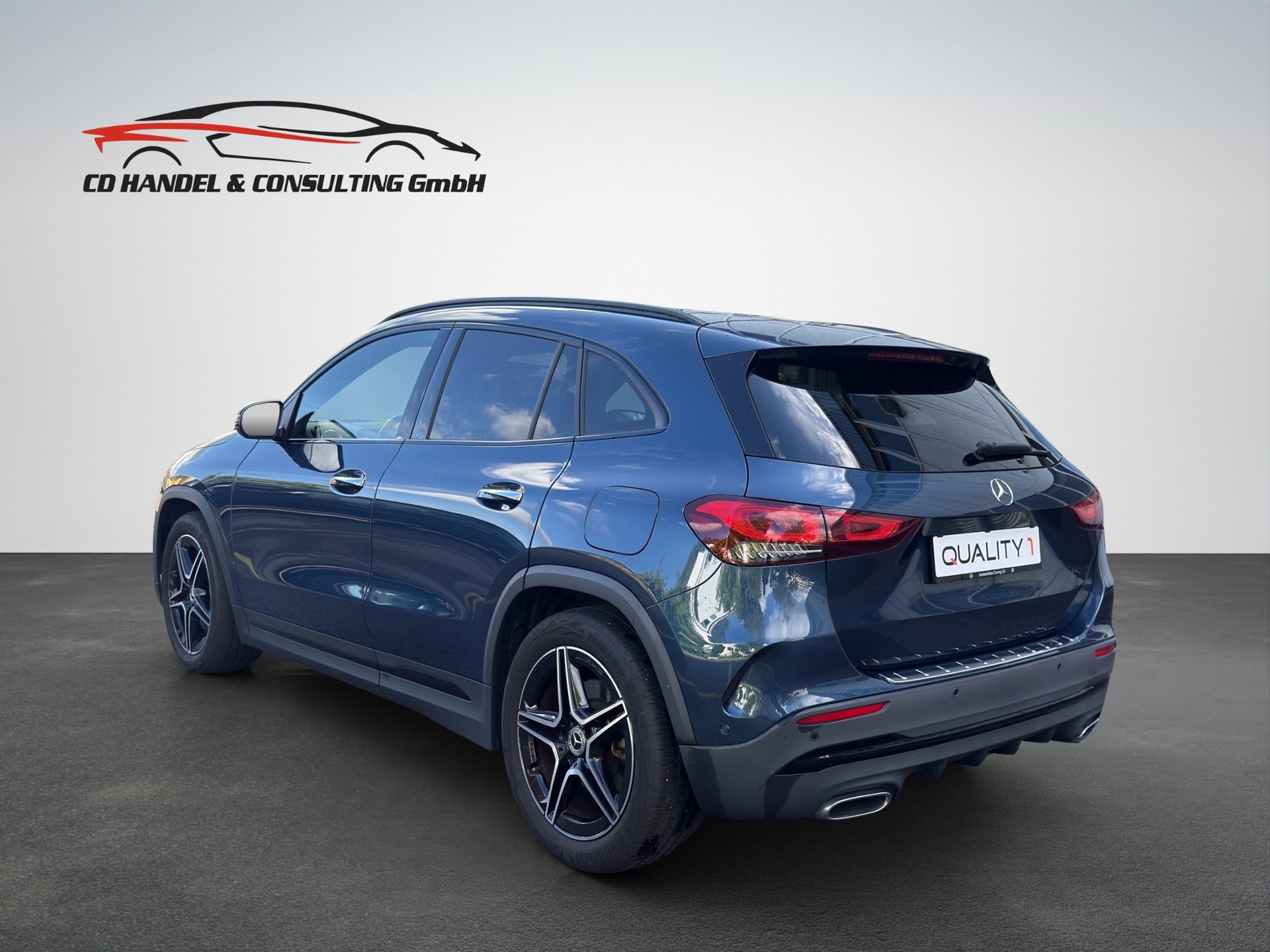 MERCEDES-BENZ GLA 250 4Matic AMG Line 8G-DCT-image-5