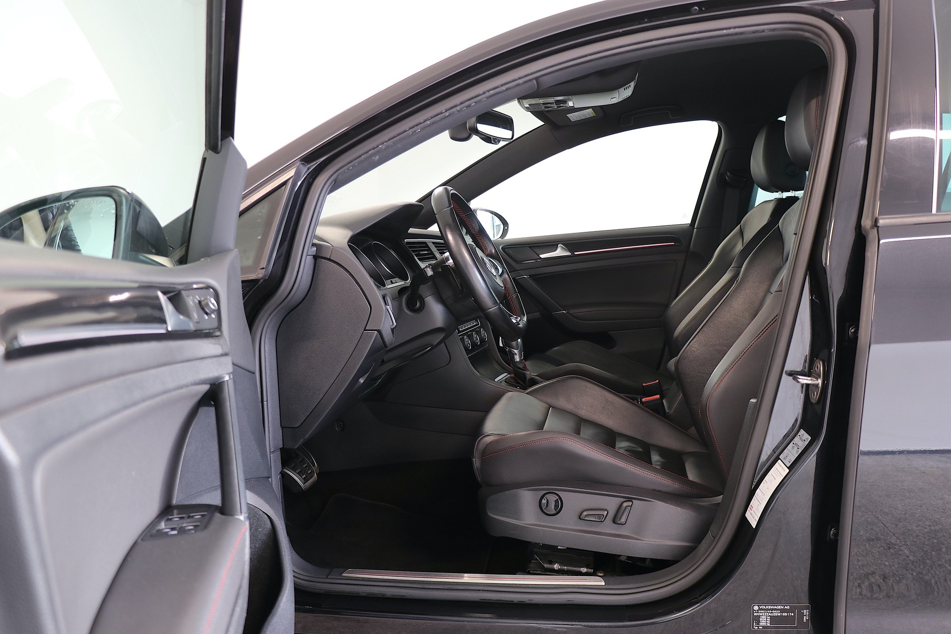 VW Golf 2.0 TSI GTI Performance DSG-image-5