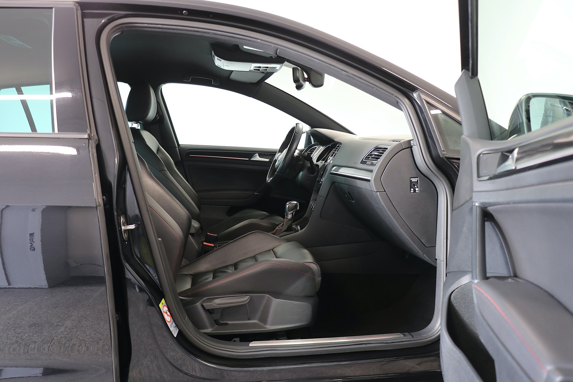 VW Golf 2.0 TSI GTI Performance DSG-image-12