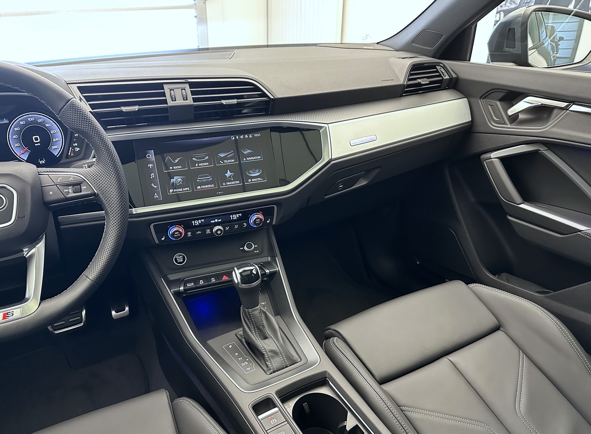 AUDI Q3 Sportback 45 TFSI S line quattro S-tronic-image-19