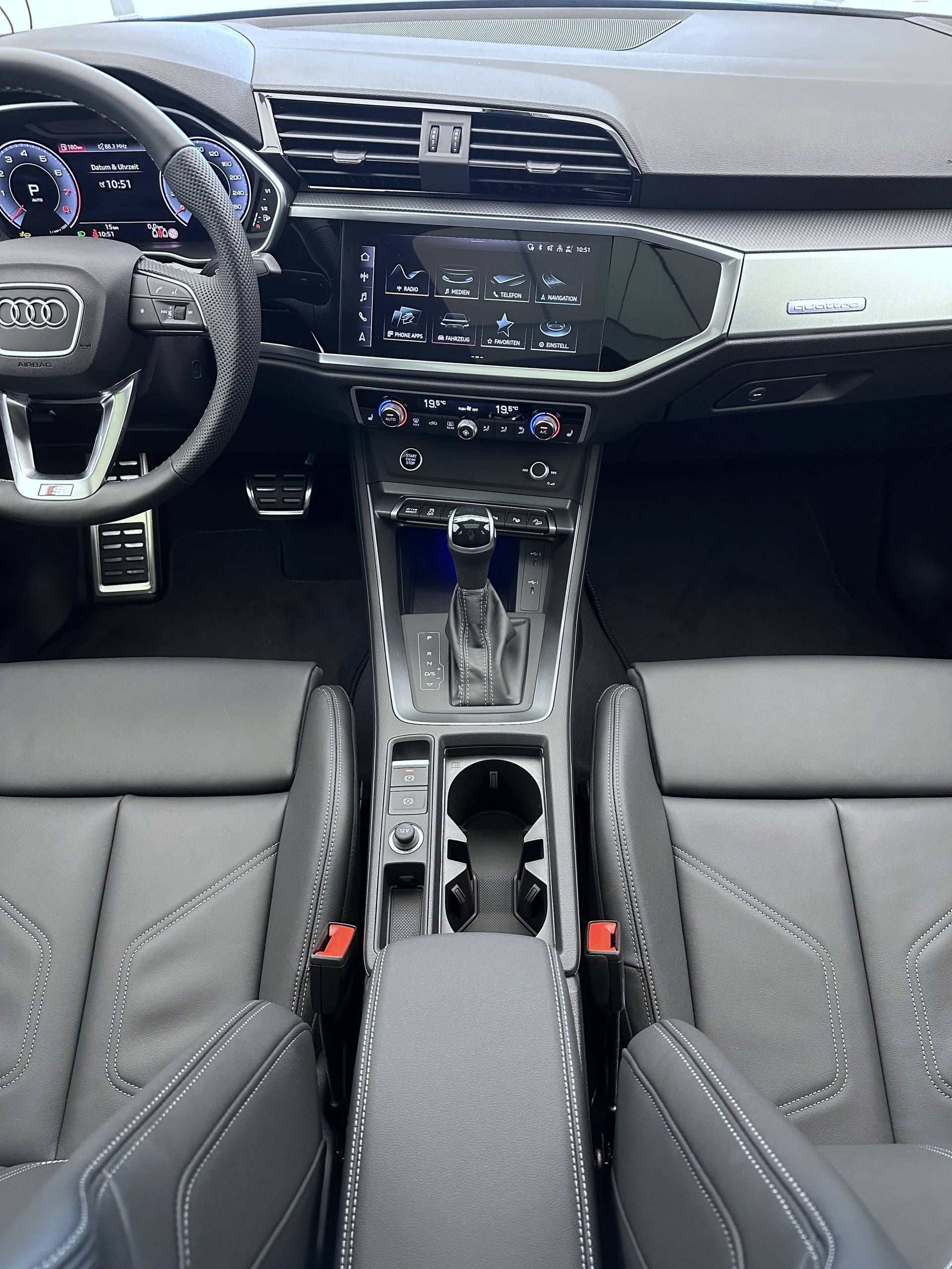 AUDI Q3 Sportback 45 TFSI S line quattro S-tronic-image-11