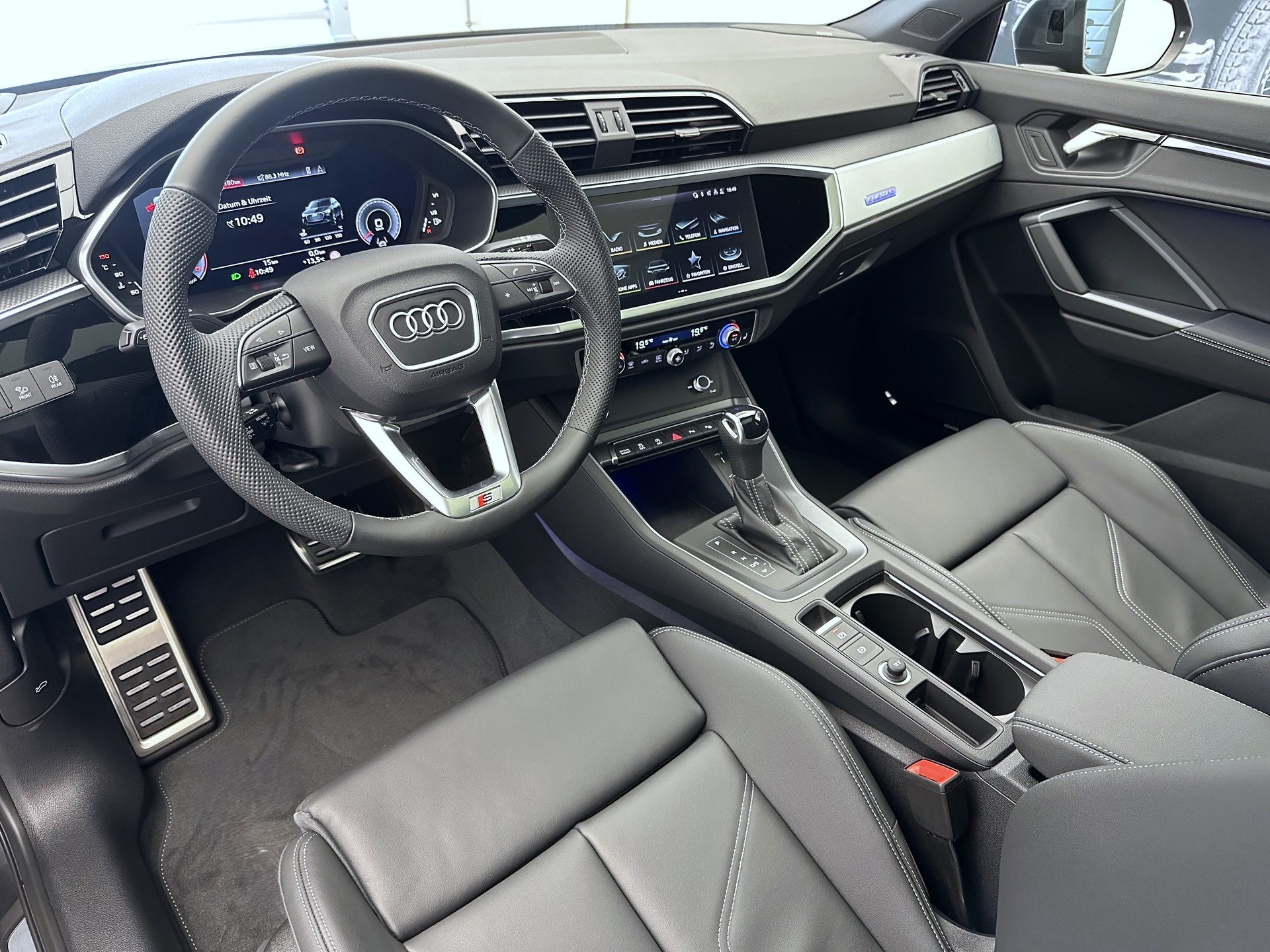 AUDI Q3 Sportback 45 TFSI S line quattro S-tronic-image-7