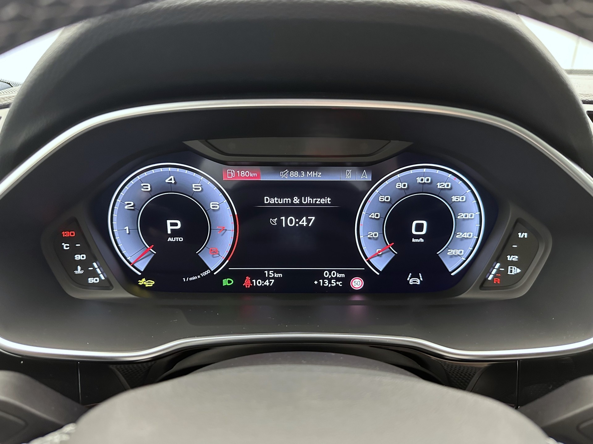 AUDI Q3 Sportback 45 TFSI S line quattro S-tronic-image-9