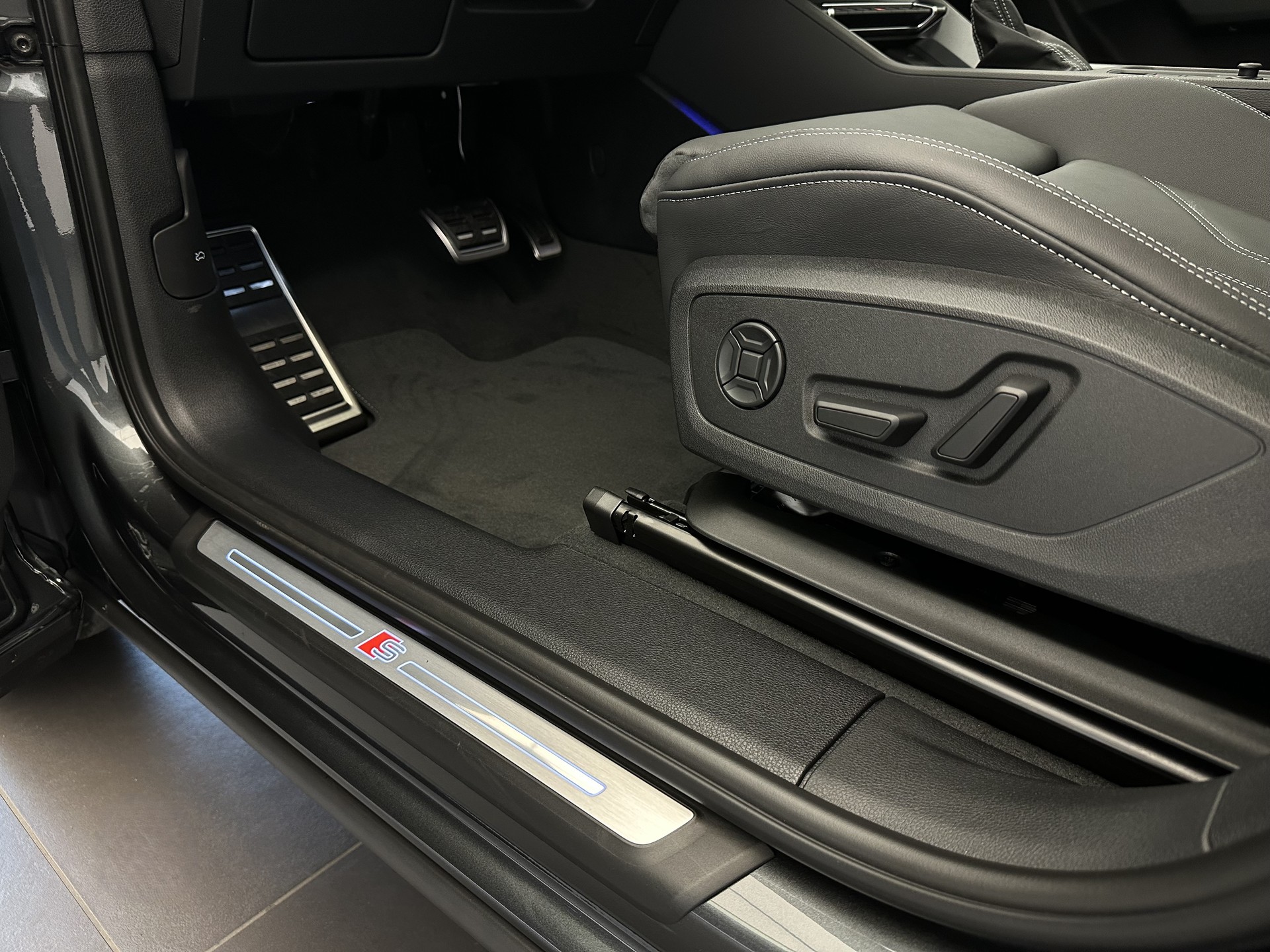 AUDI Q3 Sportback 45 TFSI S line quattro S-tronic-image-6