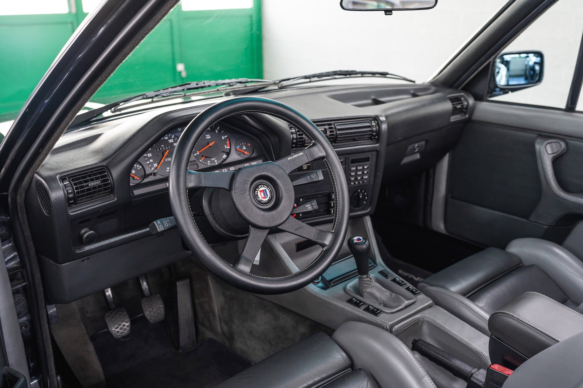BMW-ALPINA E30 B3 2.7 Cabriolet-image-12
