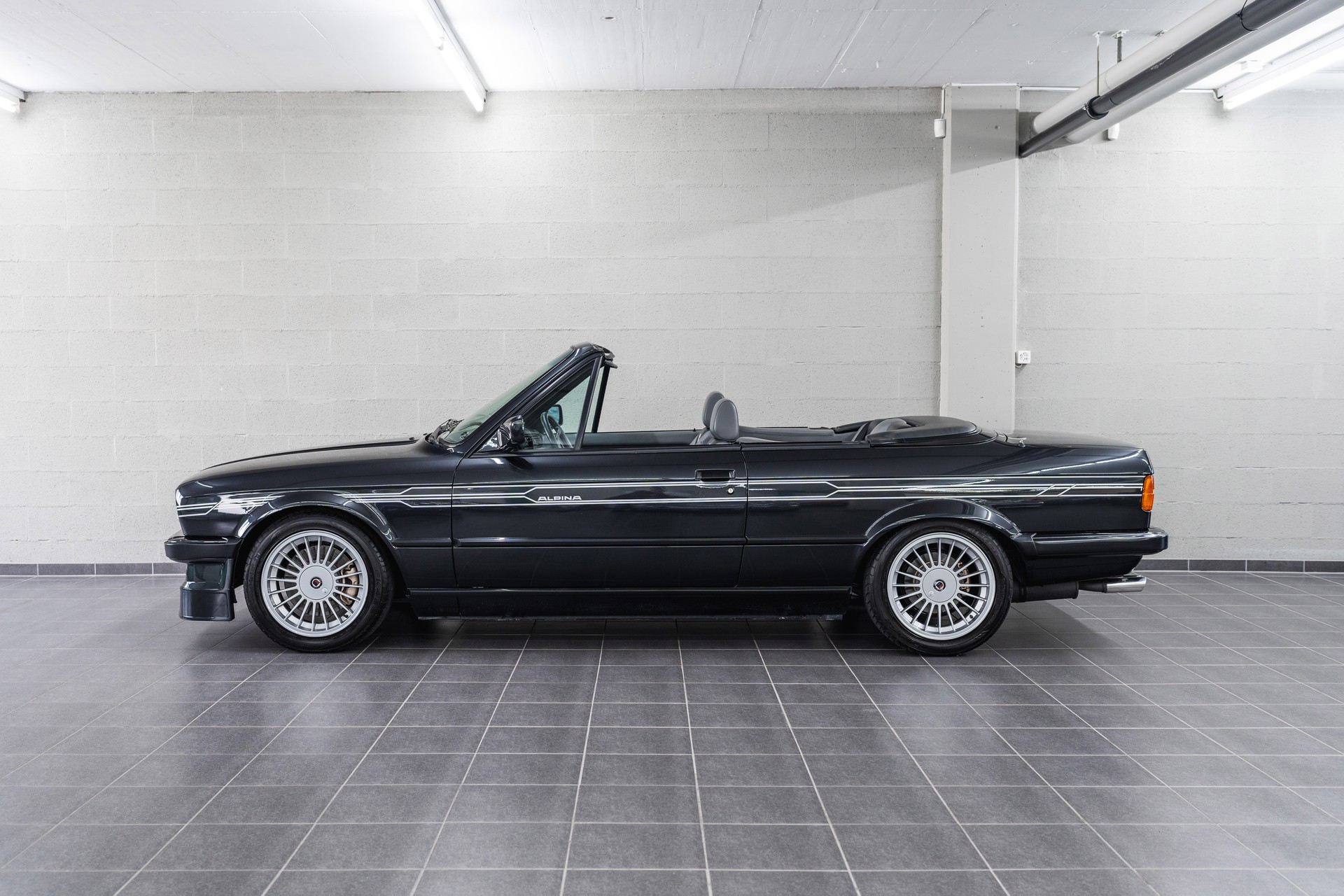 BMW-ALPINA E30 B3 2.7 Cabriolet-showroom-element-2