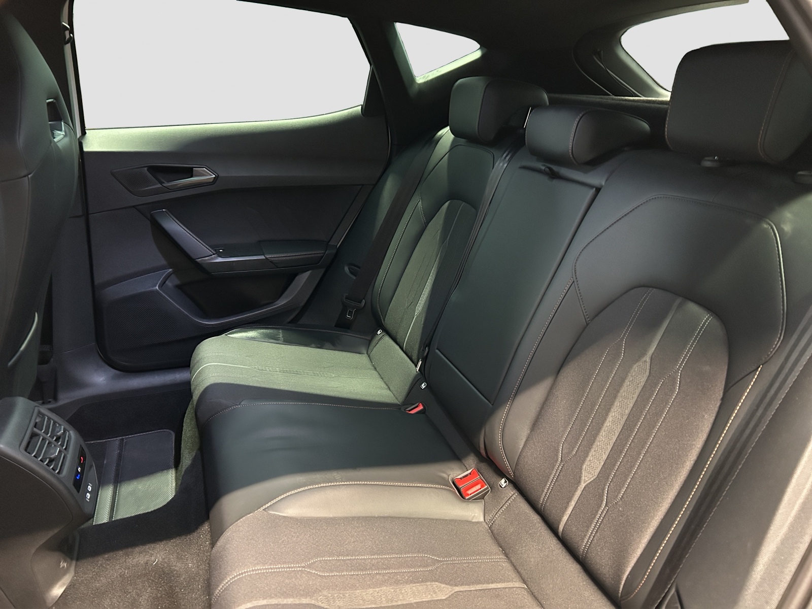 CUPRA Formentor 1.4 e-HYBRID pHEV VZ DSG - Anhängekupplung - Rückfahrkamera-image-6