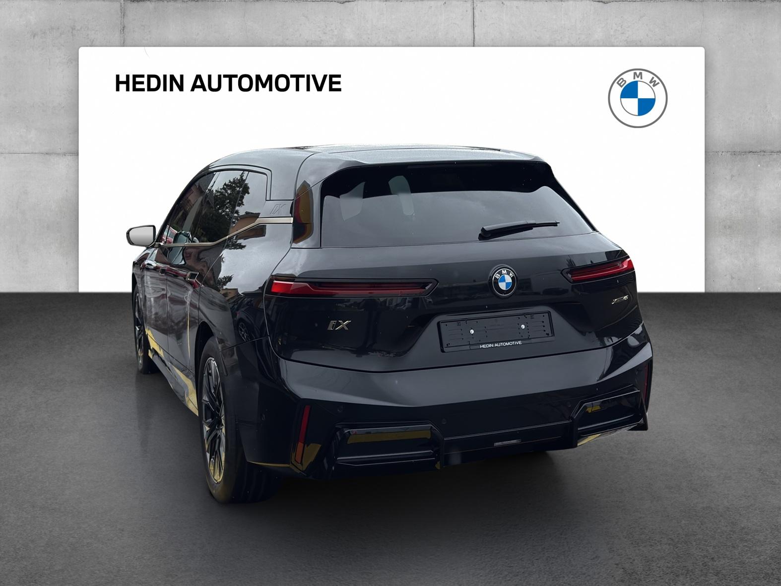 BMW iX xDrive45-image-2