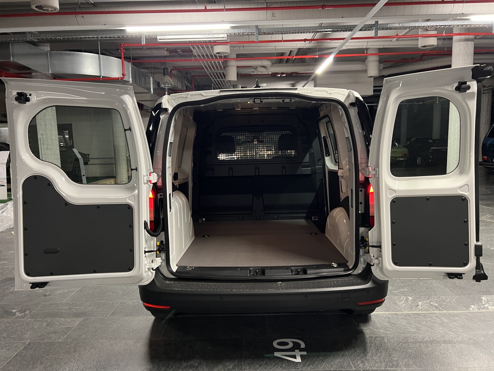 VW Caddy Cargo 1.5 TSI Entry-image-10