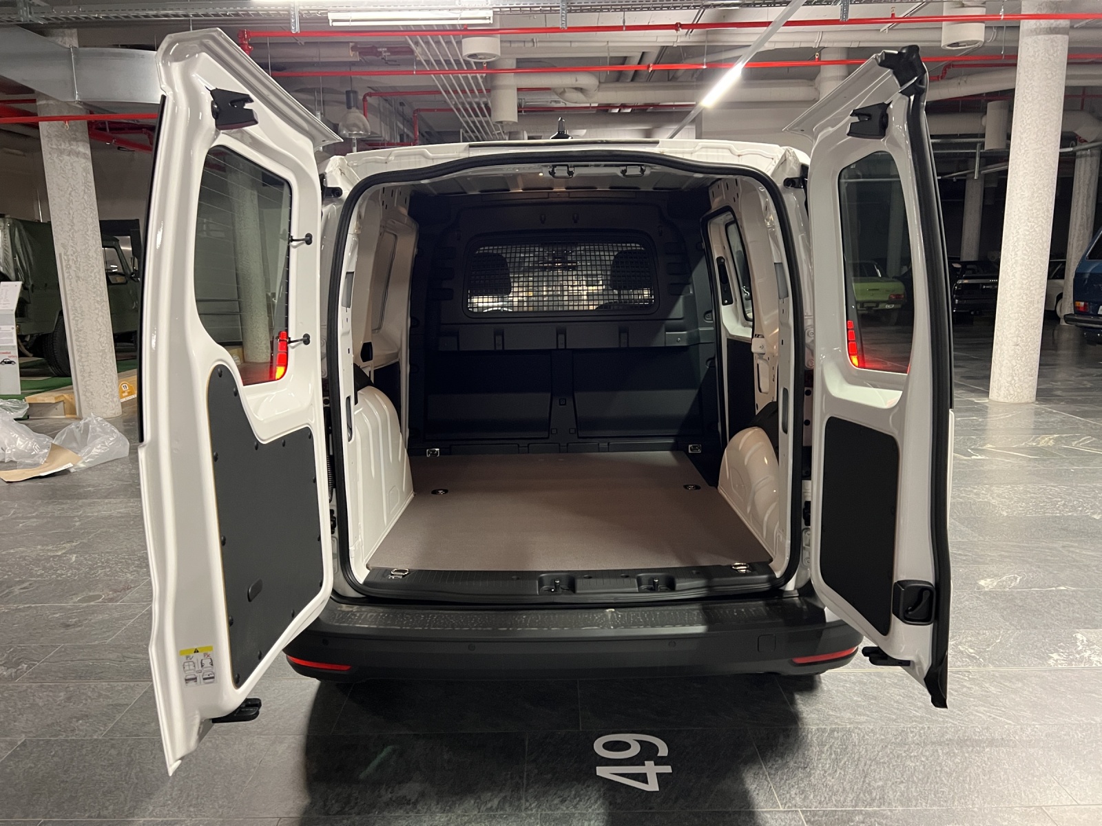 VW Caddy Cargo 1.5 TSI Entry-image-9