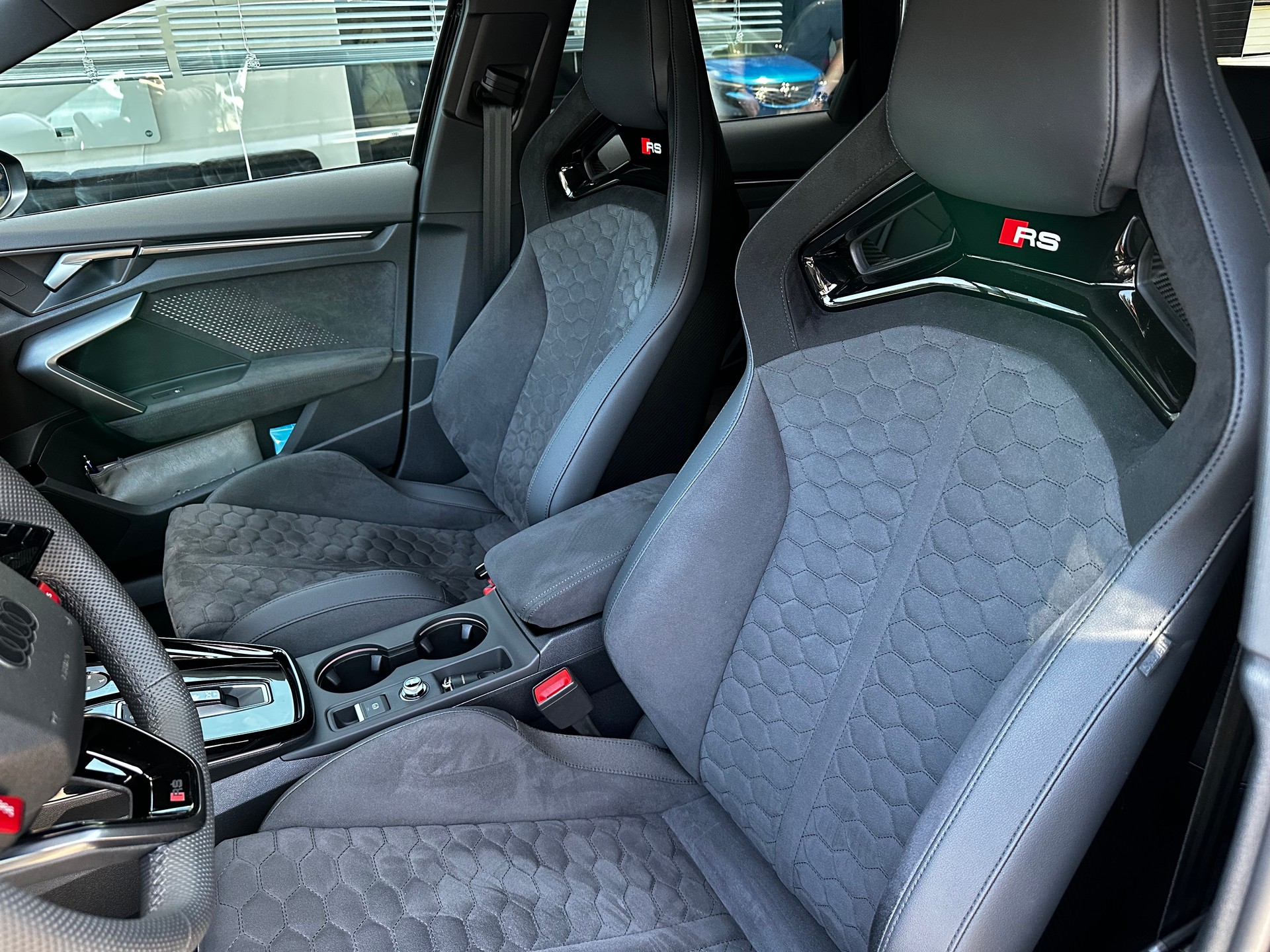 AUDI RS3 Sportback 2.5 TSI quattro S-tronic-image-9