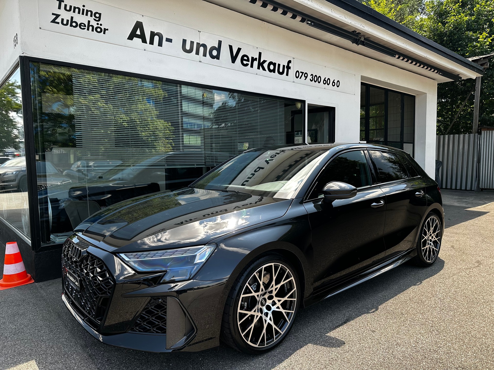 AUDI RS3 Sportback 2.5 TSI quattro S-tronic-image-0
