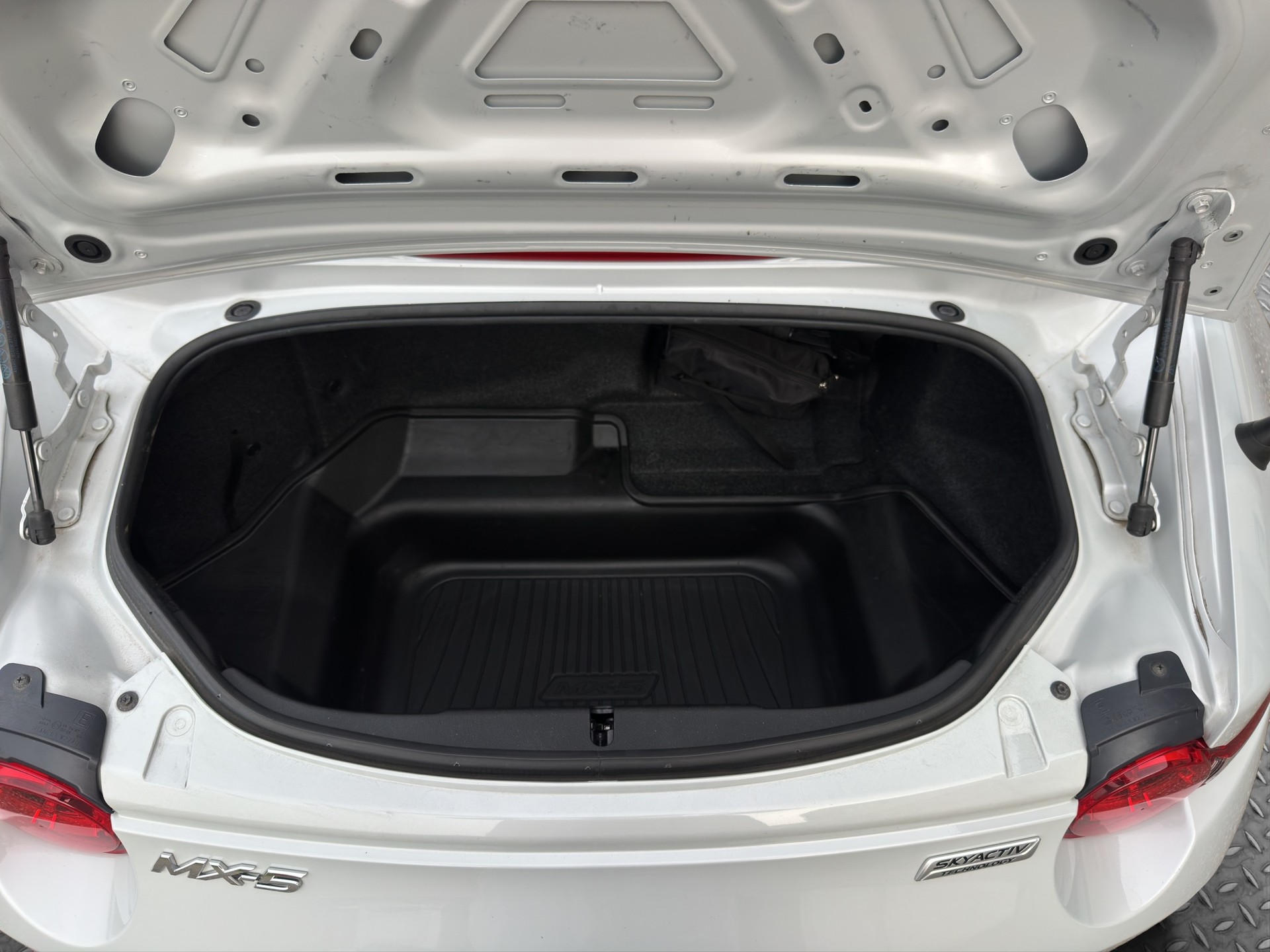 MAZDA MX-5 SKYACTIV-G 160 Ambition-image-15