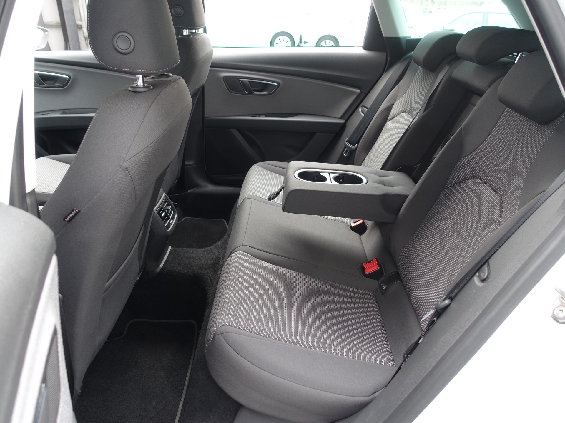 SEAT Leon ST 2.0 TDI Style DSG-image-13