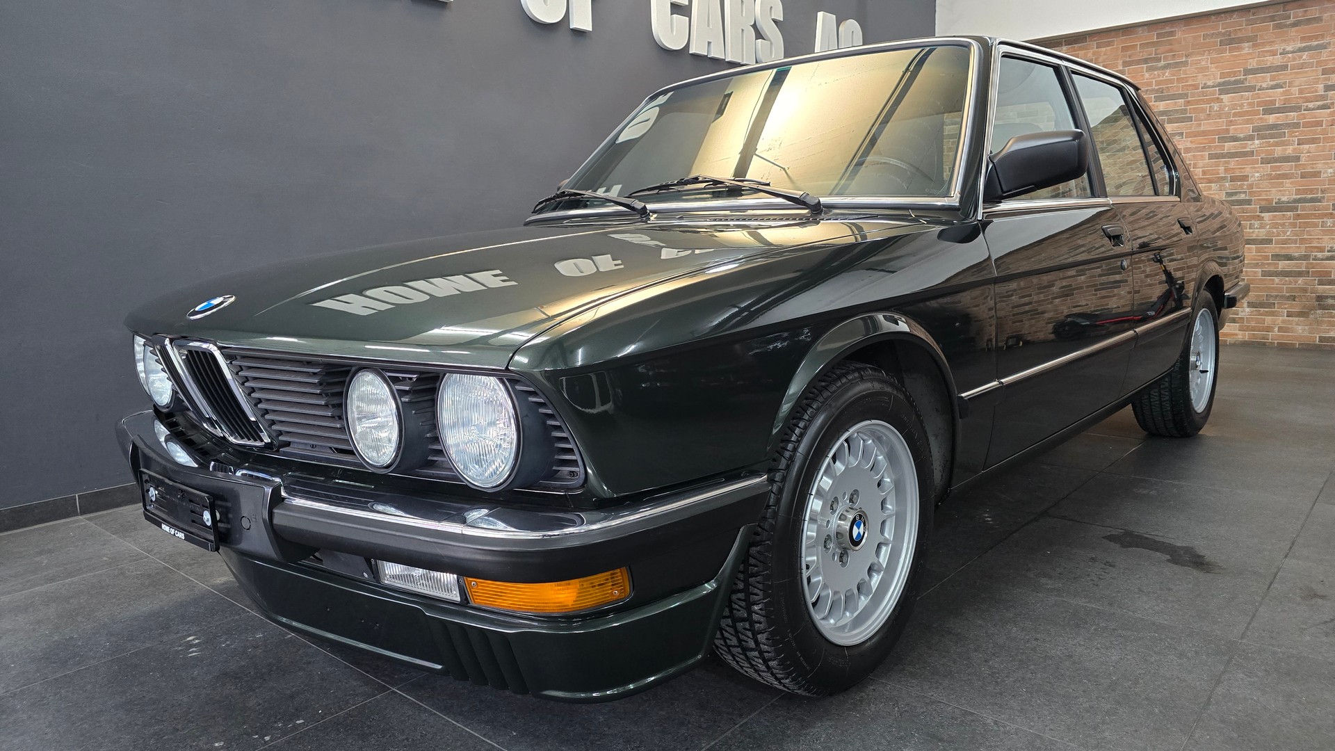 BMW 528i Veteran-showroom-element-2