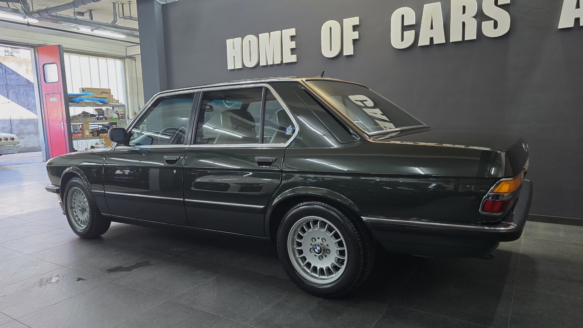 BMW 528i Veteran-image-6