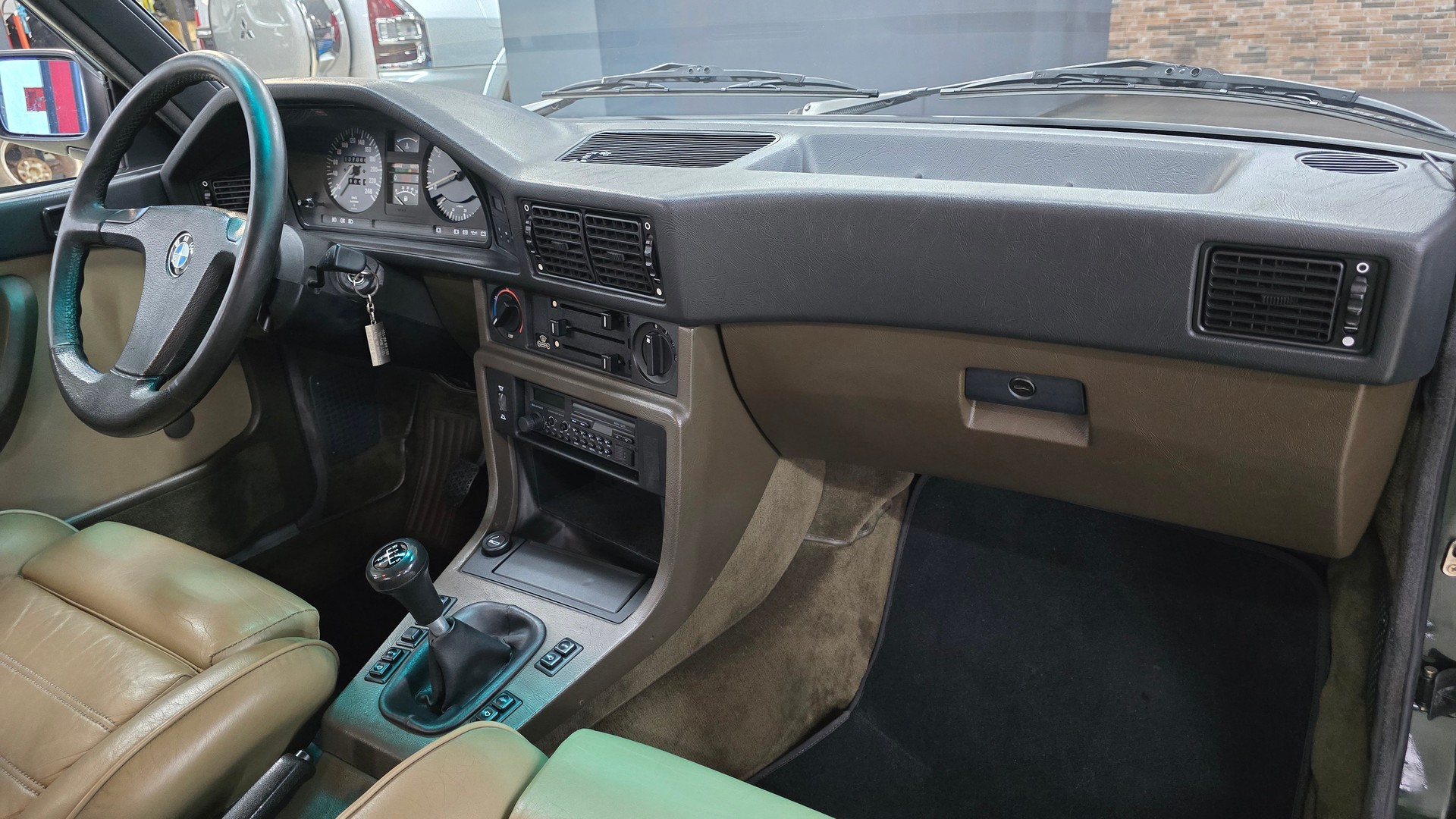 BMW 528i Veteran-image-26