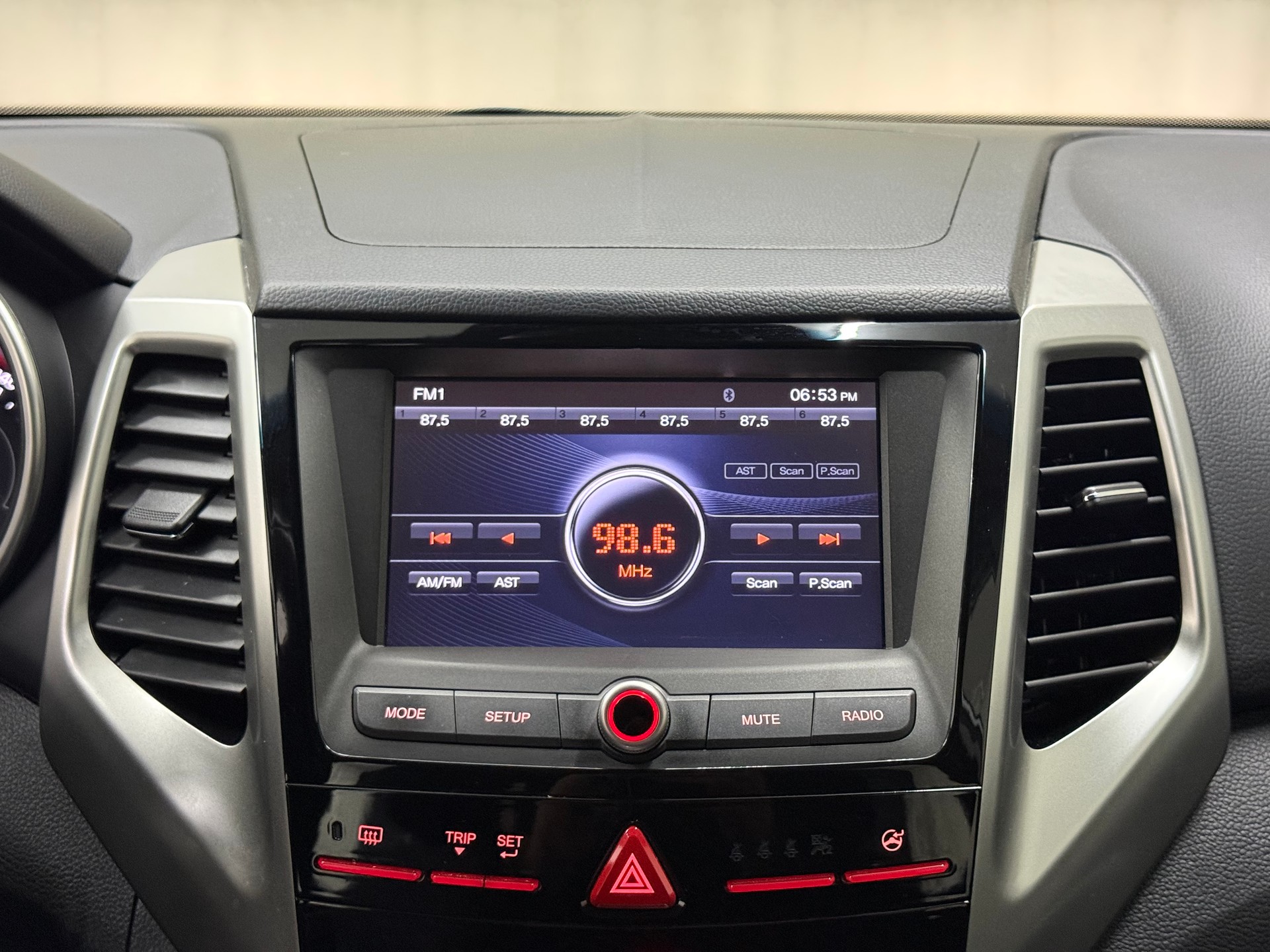 KGM-SsangYong Tivoli 1.6 e-XGi Sapphire 2WD-image-10