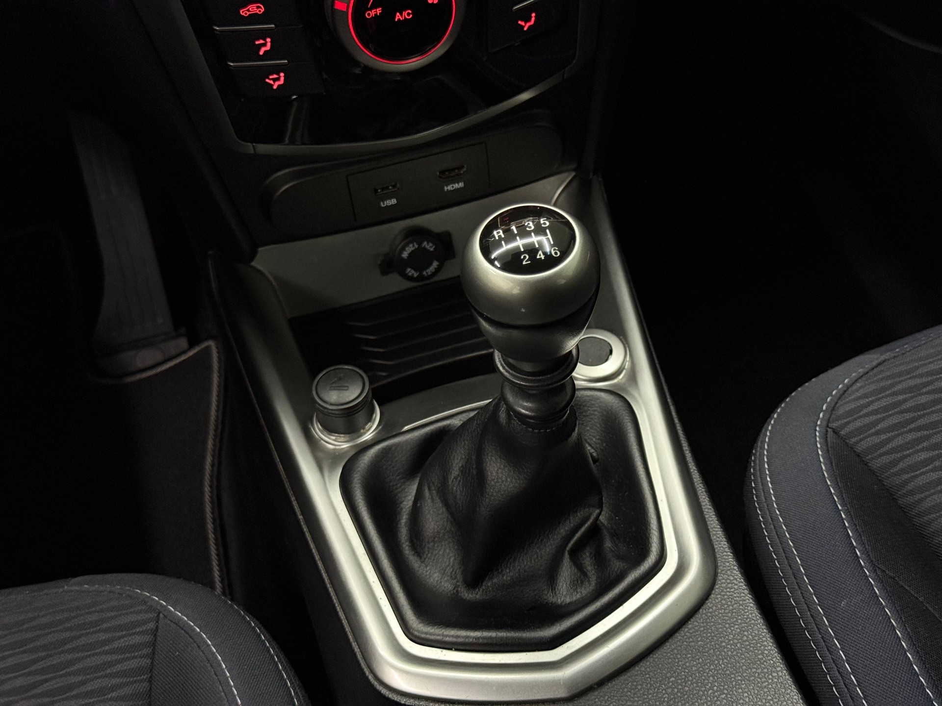 KGM-SsangYong Tivoli 1.6 e-XGi Sapphire 2WD-image-12
