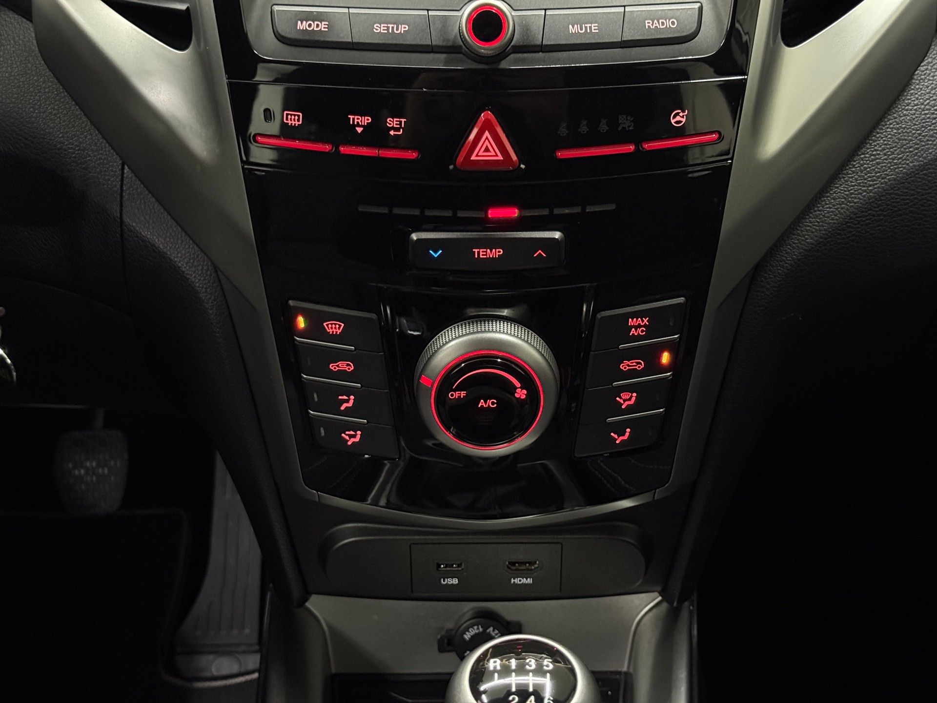 KGM-SsangYong Tivoli 1.6 e-XGi Sapphire 2WD-image-11