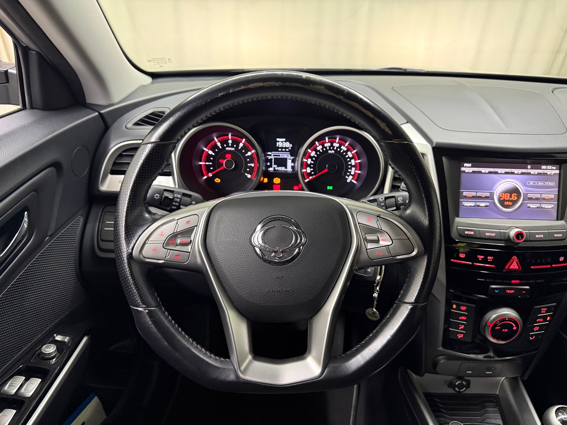 KGM-SsangYong Tivoli 1.6 e-XGi Sapphire 2WD-image-9