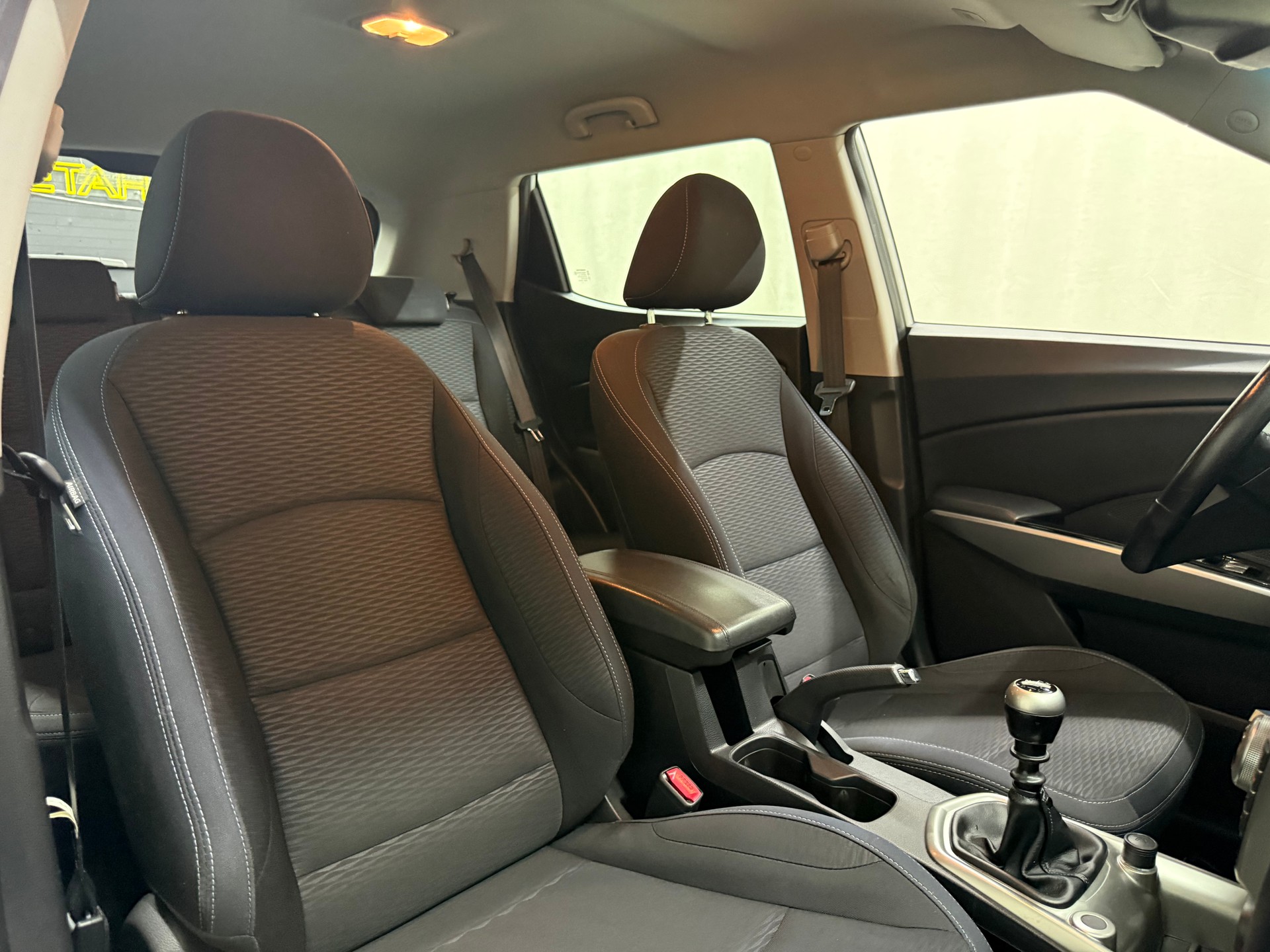 KGM-SsangYong Tivoli 1.6 e-XGi Sapphire 2WD-image-13