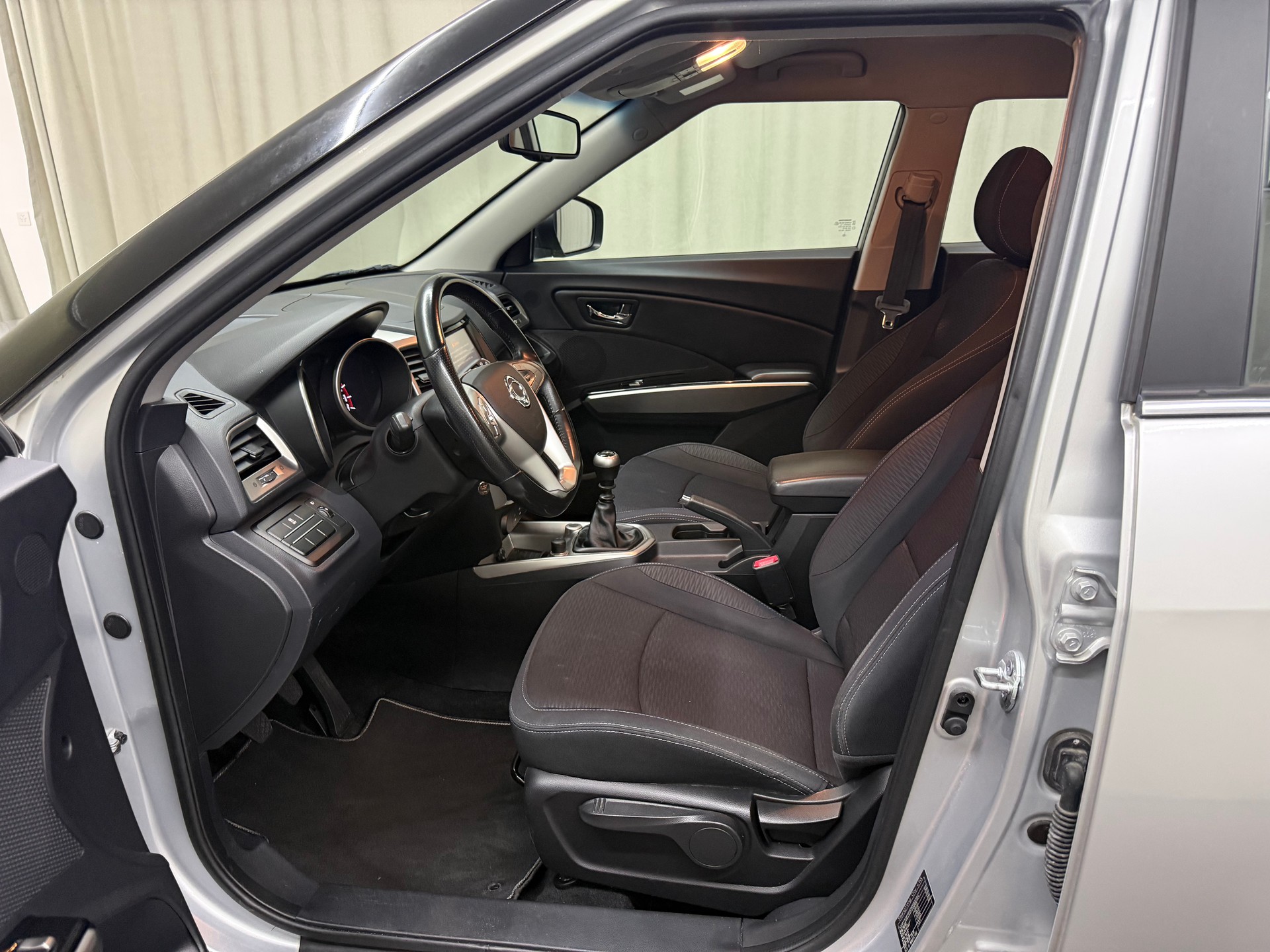 KGM-SsangYong Tivoli 1.6 e-XGi Sapphire 2WD-image-6