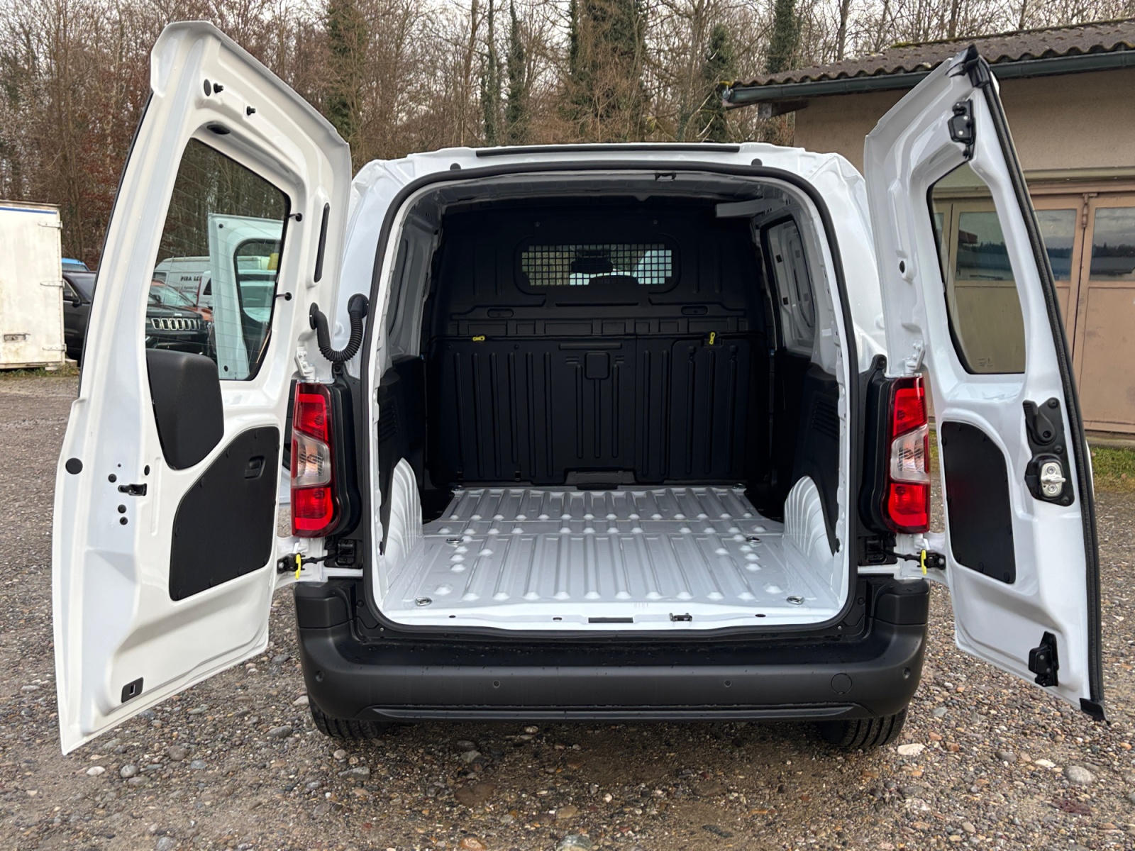 FIAT DOBLO KASTENWAGEN 1.5 BlueHDi L1 650kg 130 PS AUTOMAT-image-9