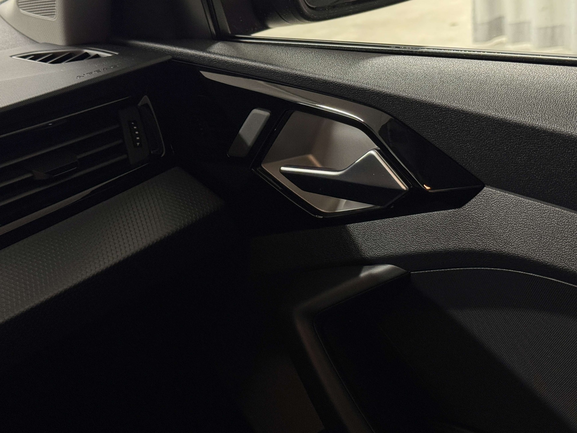 AUDI A1 Sportback 30 TFSI Attraction S-tronic-image-14