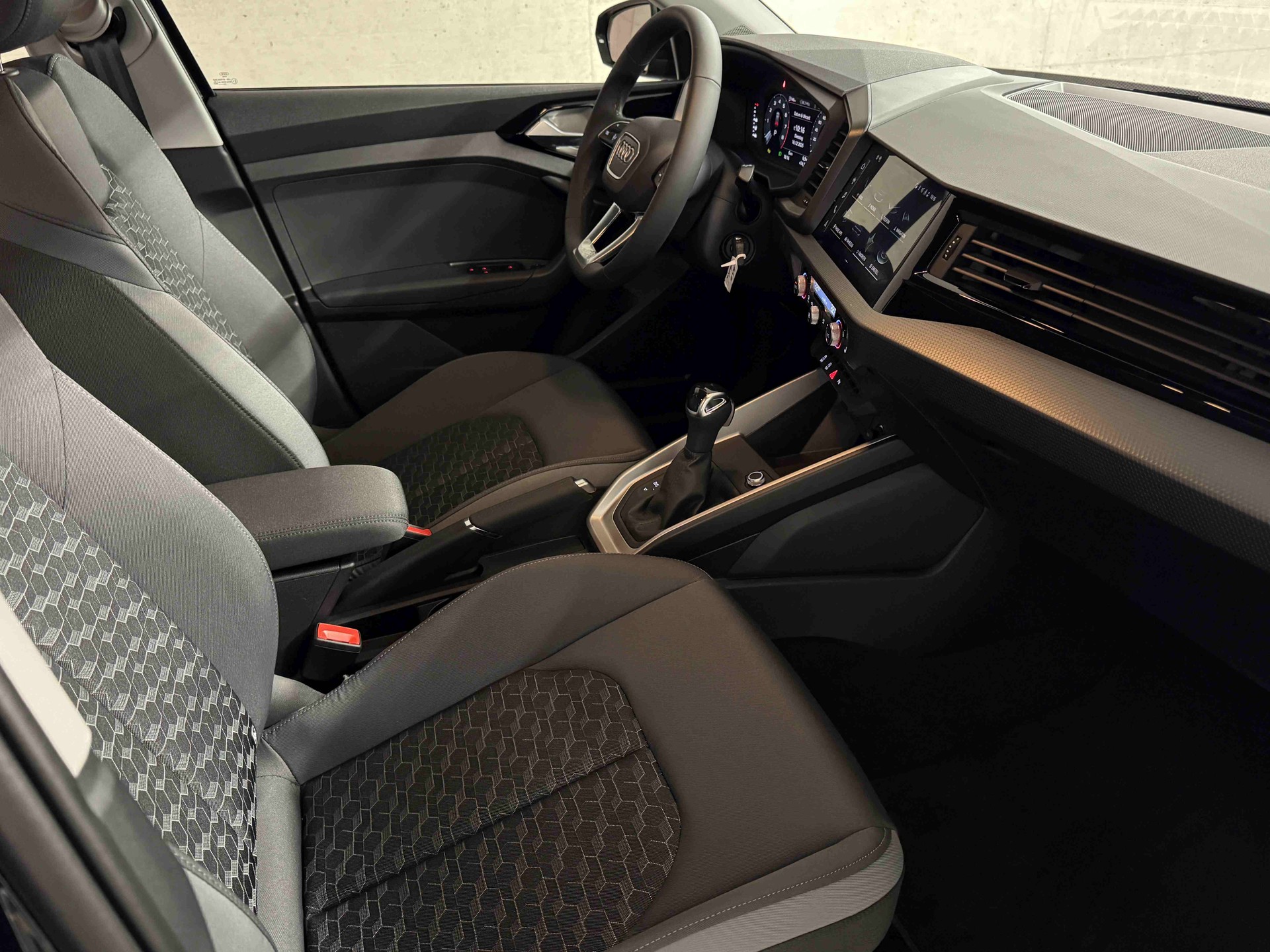 AUDI A1 Sportback 30 TFSI Attraction S-tronic-image-9