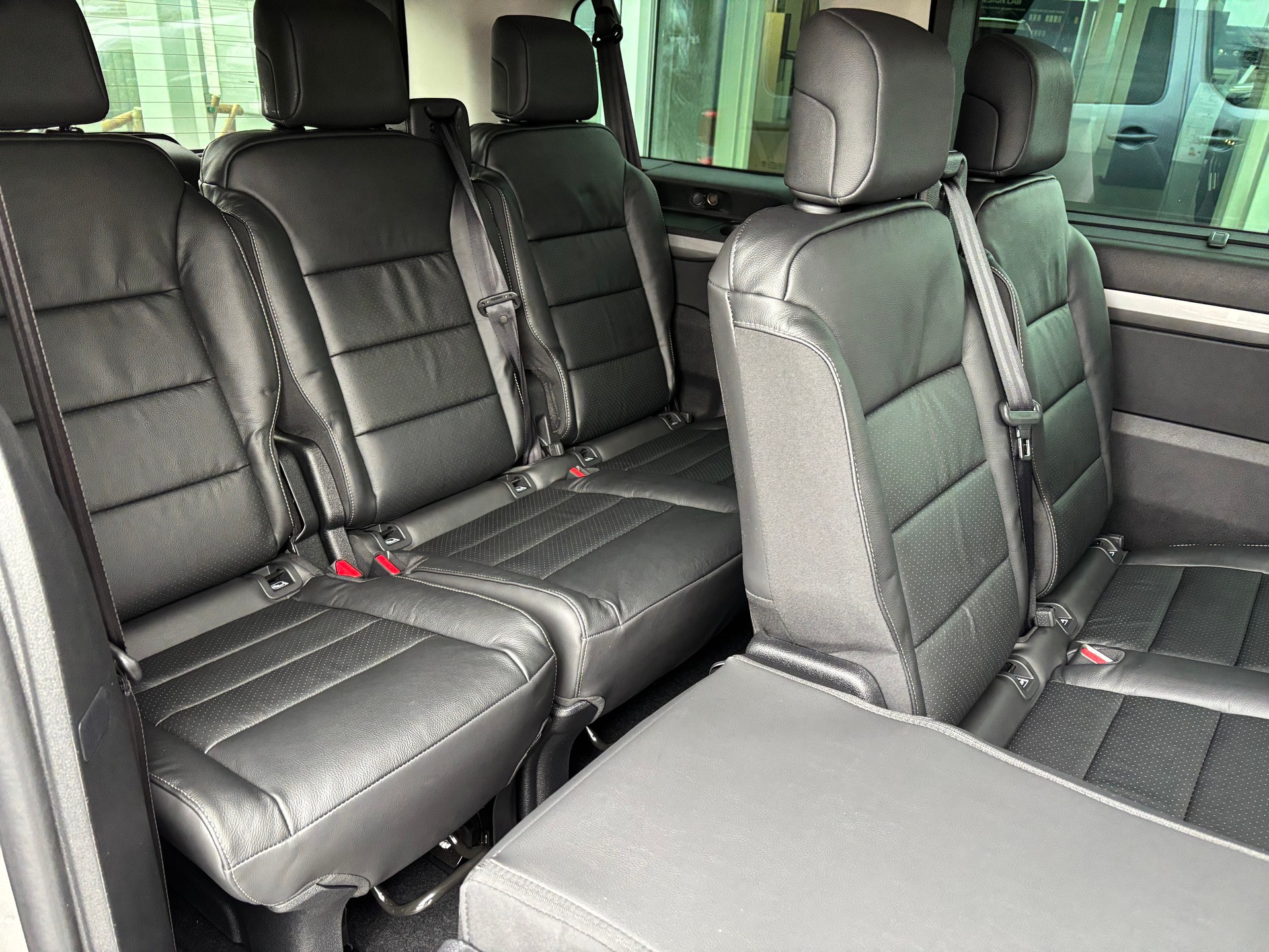 PEUGEOT Traveller Business VIP Standard BHDi-image-8