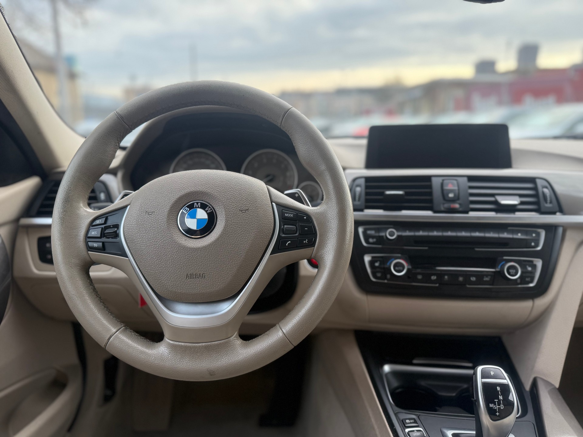 BMW 328i xDrive Modern Line Steptronic-image-10