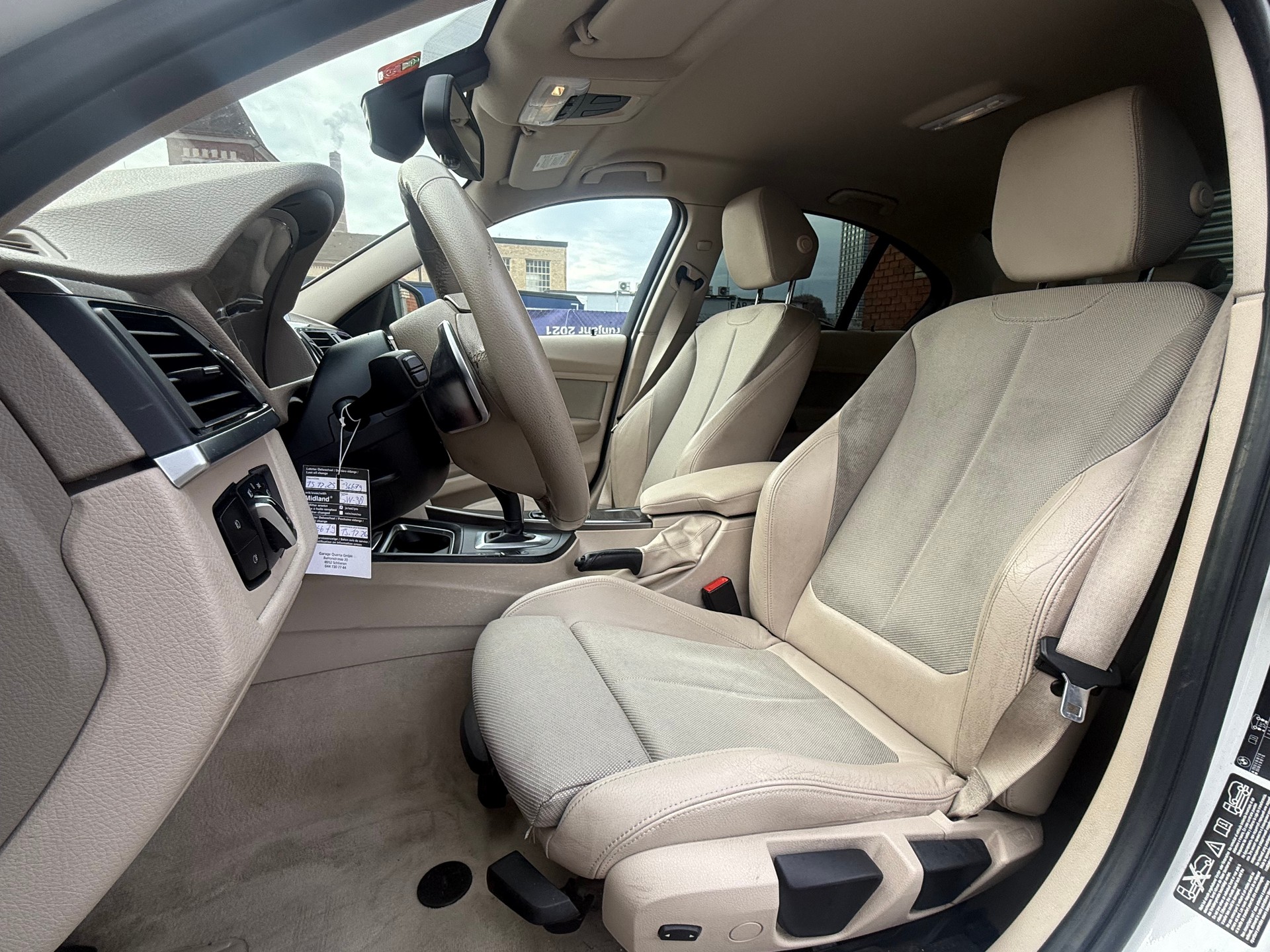 BMW 328i xDrive Modern Line Steptronic-image-11