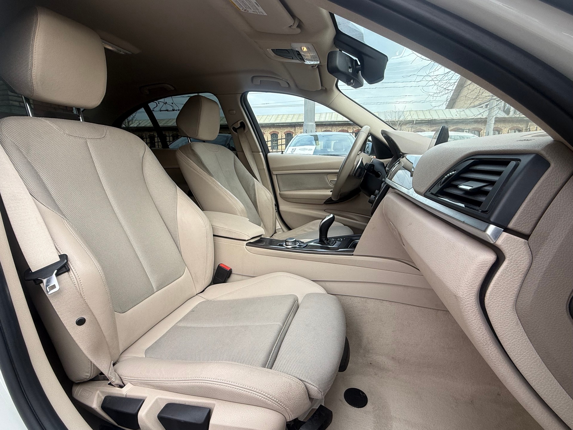 BMW 328i xDrive Modern Line Steptronic-image-12
