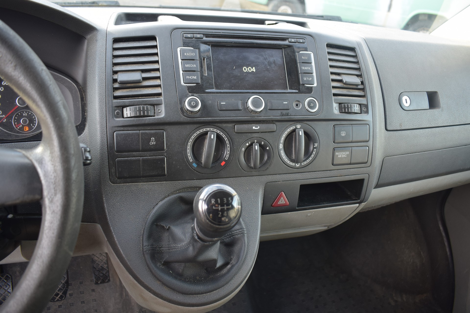 VW T5 2.0 TDI-image-9