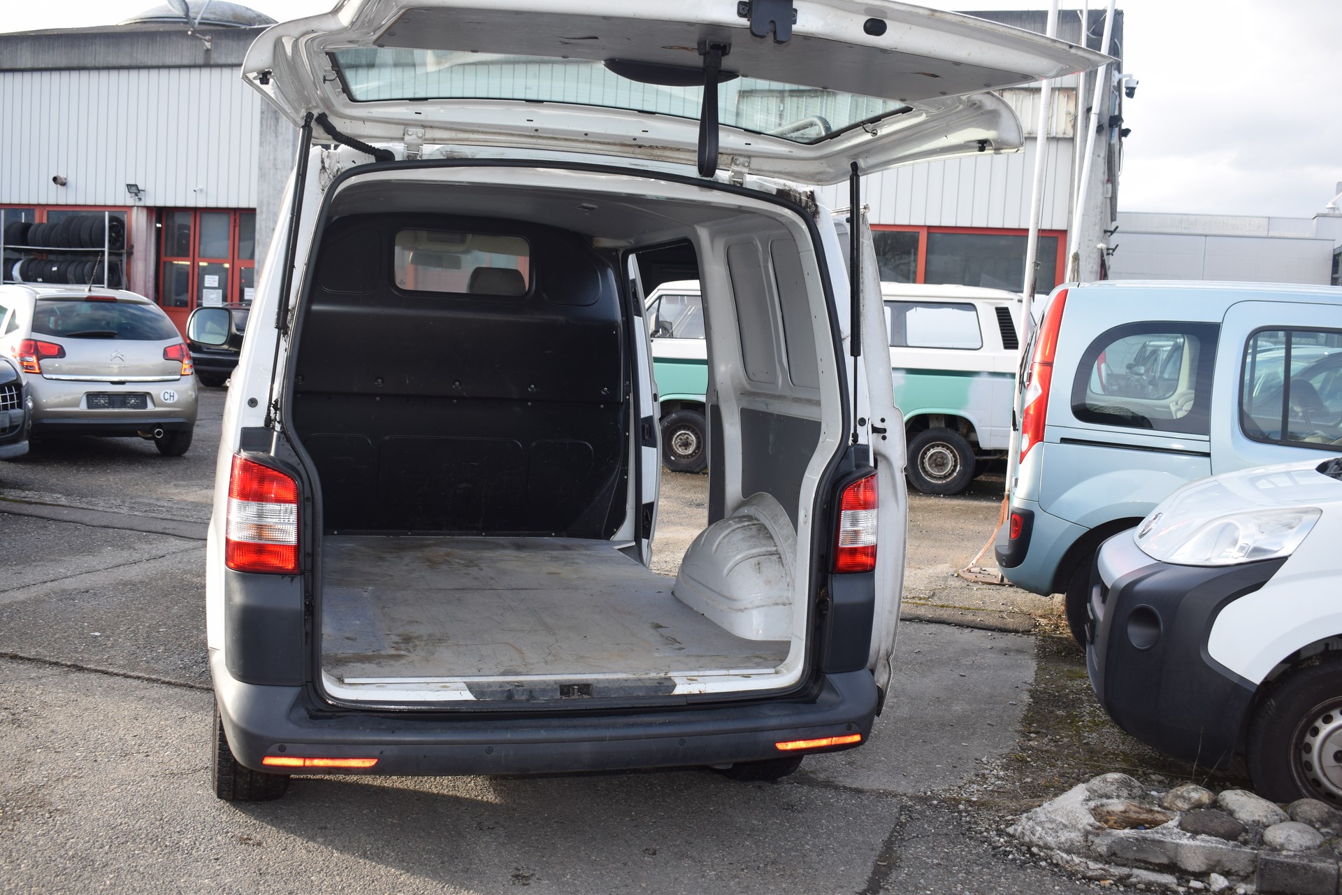 VW T5 2.0 TDI-image-5