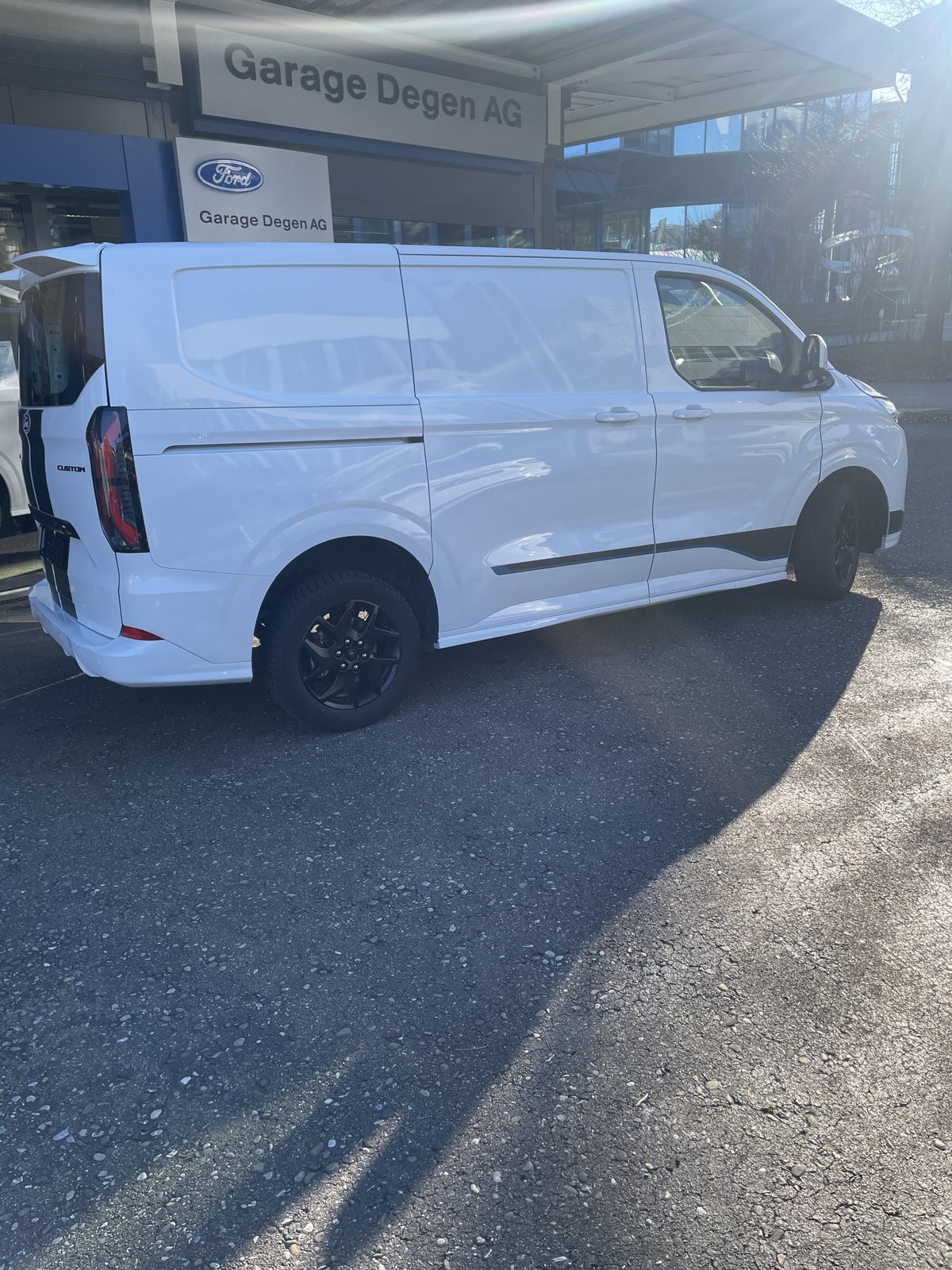 FORD Transit Custom Van 320 L1 2.5 Duratec 233 Sport PHEV-image-19