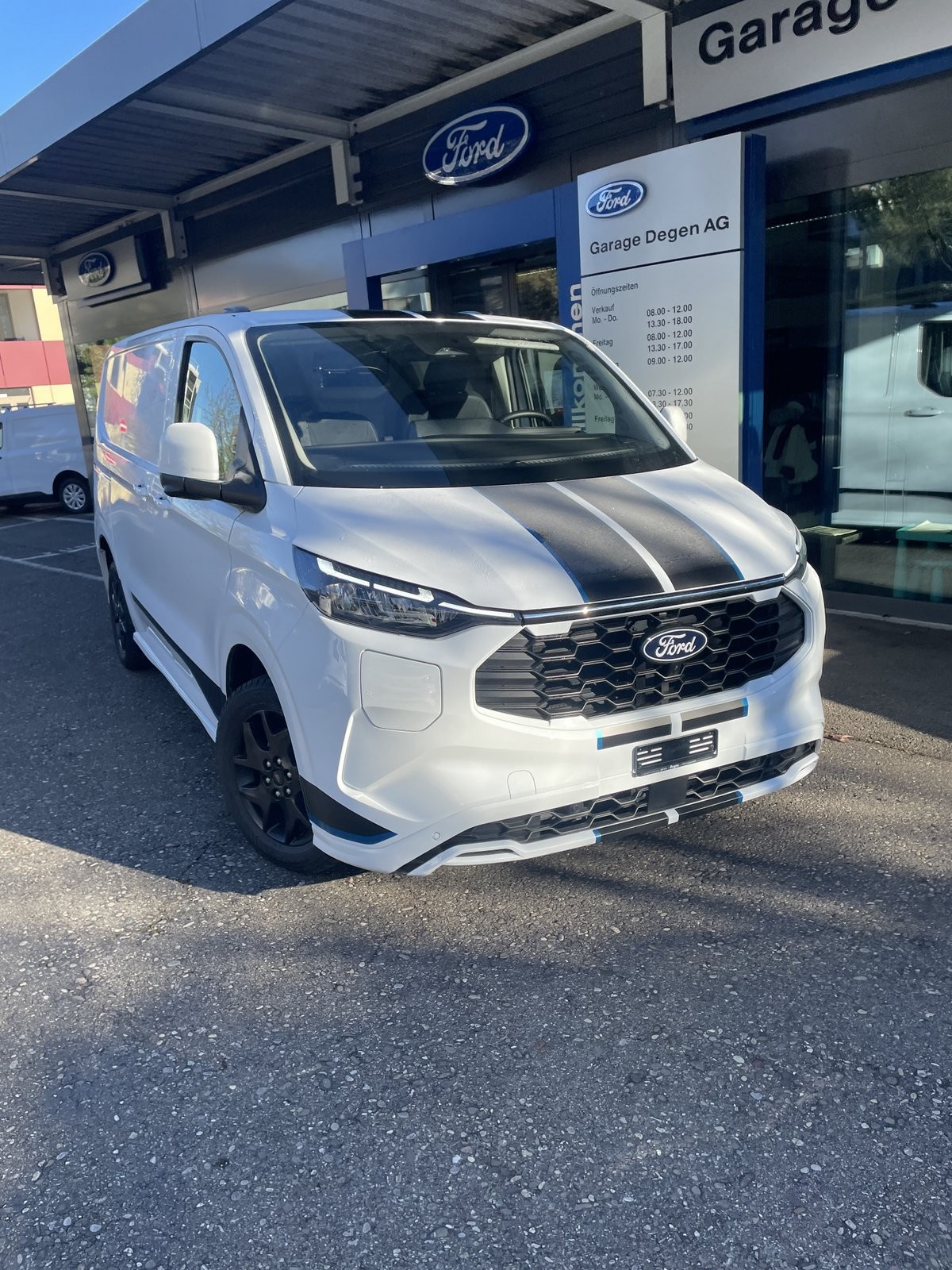 FORD Transit Custom Van 320 L1 2.5 Duratec 233 Sport PHEV-image-7