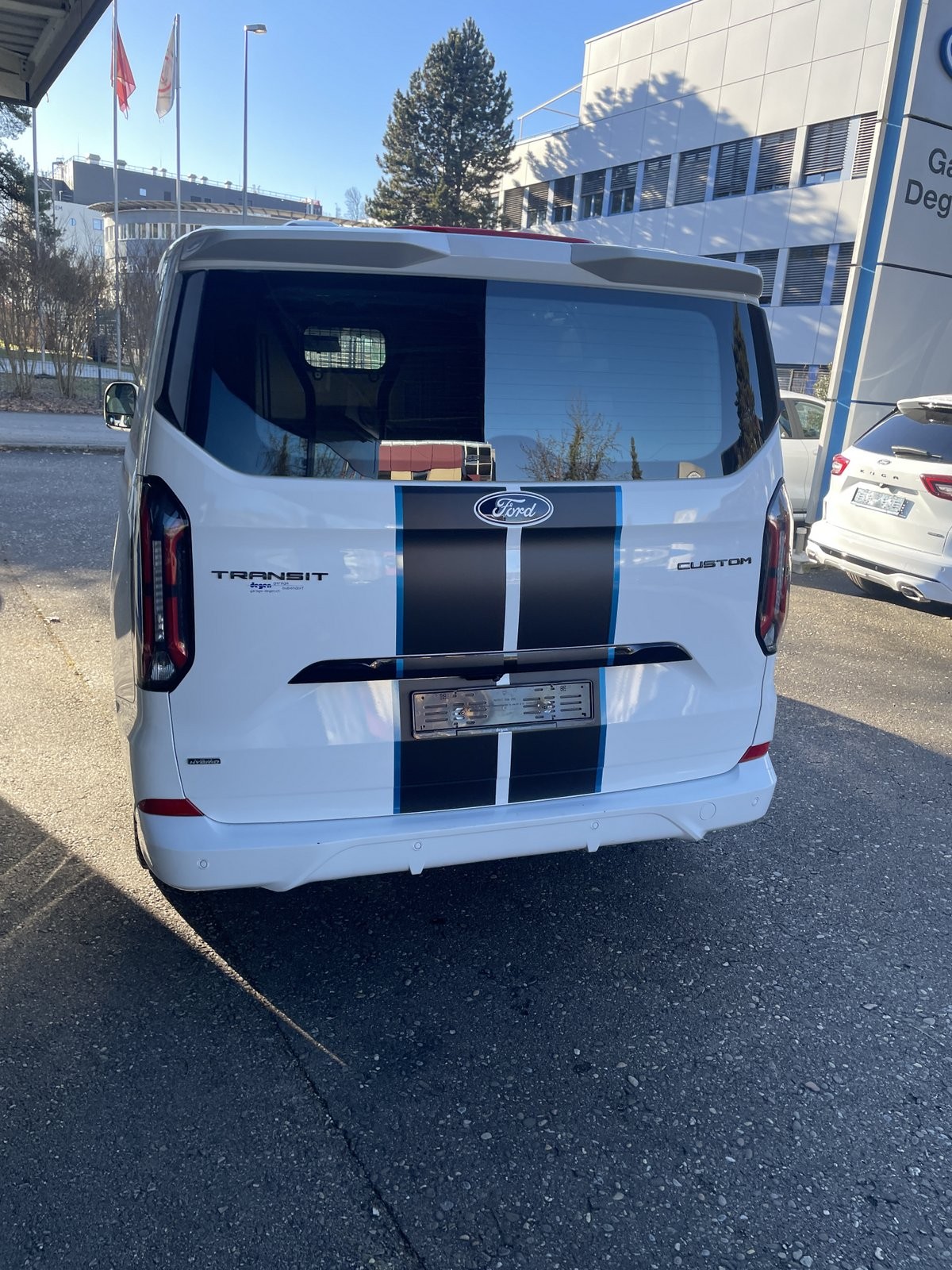 FORD Transit Custom Van 320 L1 2.5 Duratec 233 Sport PHEV-image-13