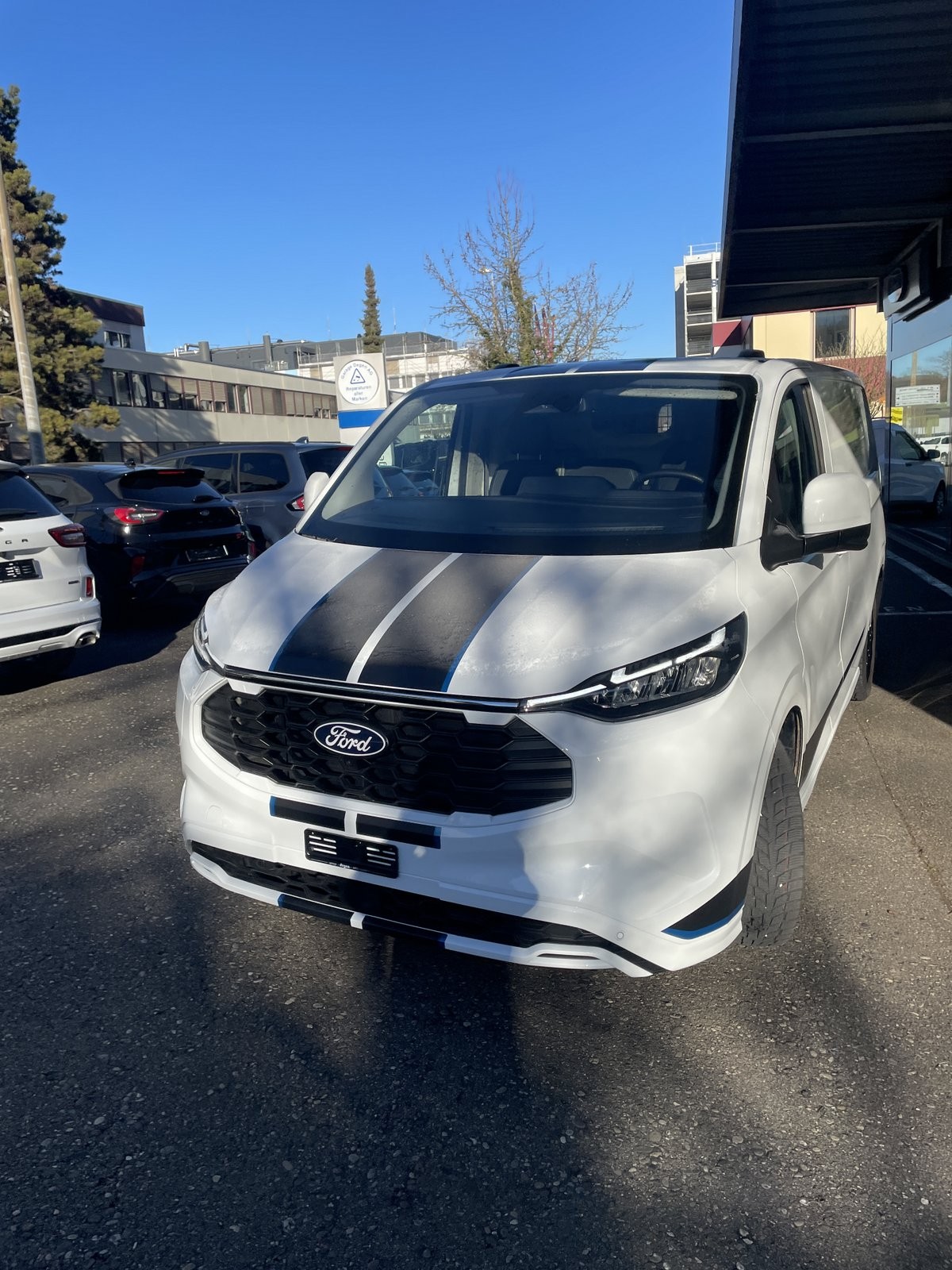 FORD Transit Custom Van 320 L1 2.5 Duratec 233 Sport PHEV-image-10