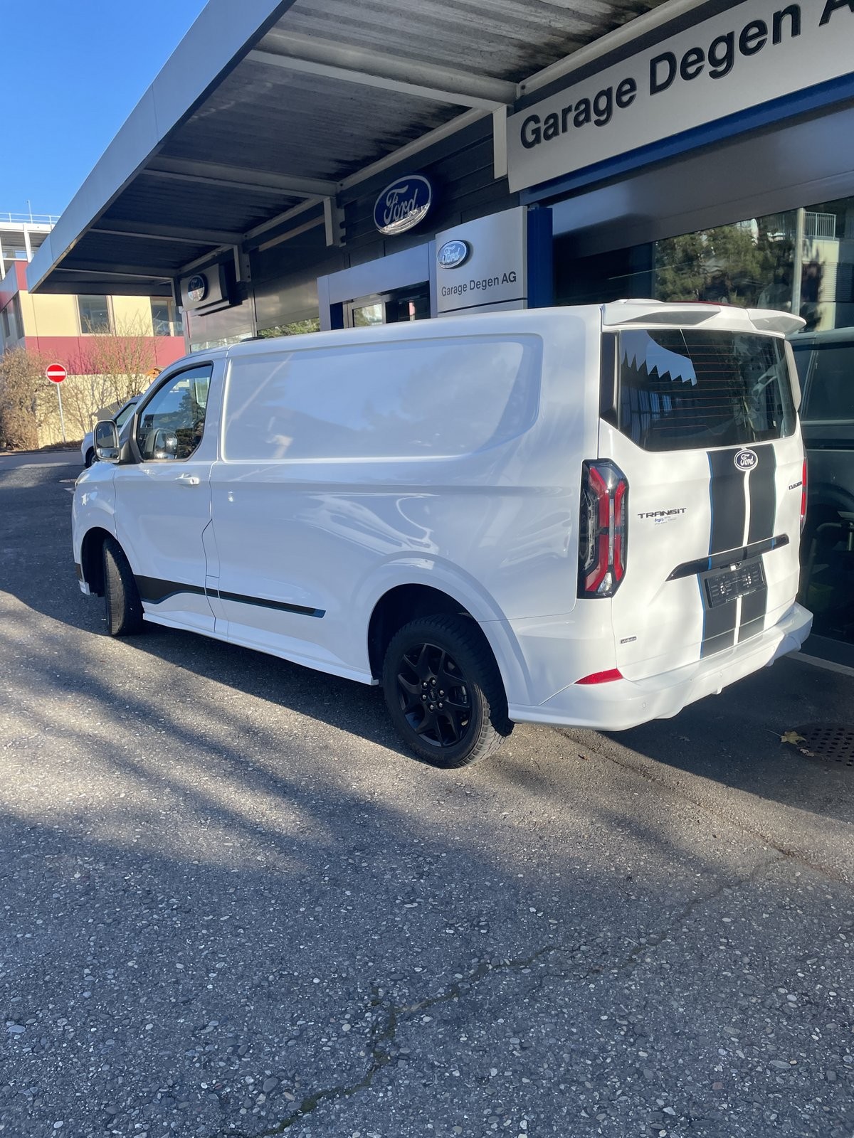FORD Transit Custom Van 320 L1 2.5 Duratec 233 Sport PHEV-showroom-element-1