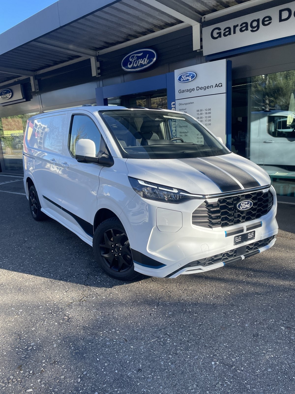 FORD Transit Custom Van 320 L1 2.5 Duratec 233 Sport PHEV-image-6
